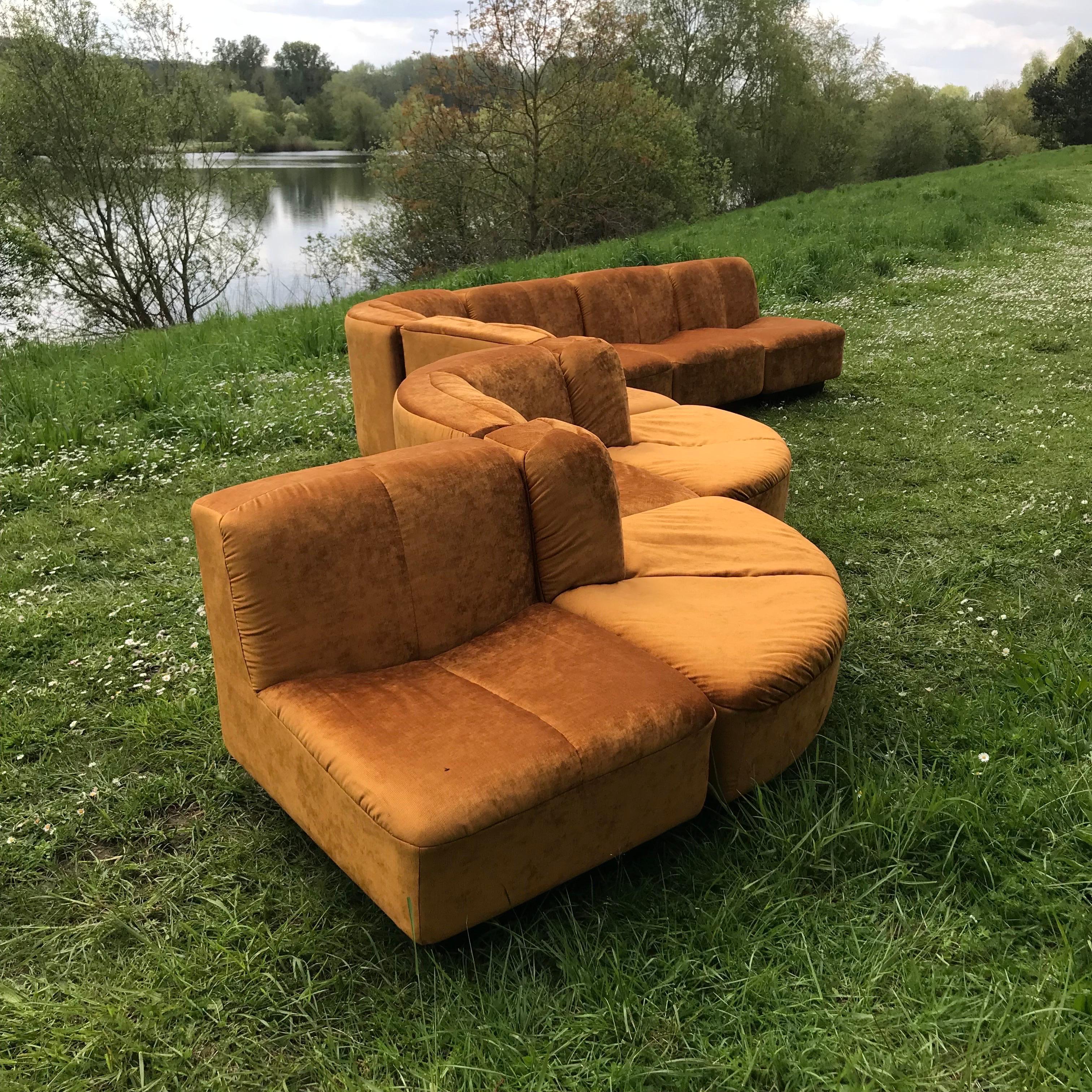 French modular sofa 1970s, 9 seats In Excellent Condition For Sale In PARIS, FR