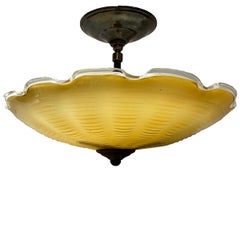 Apparecchio di illuminazione in vetro modellato francese
