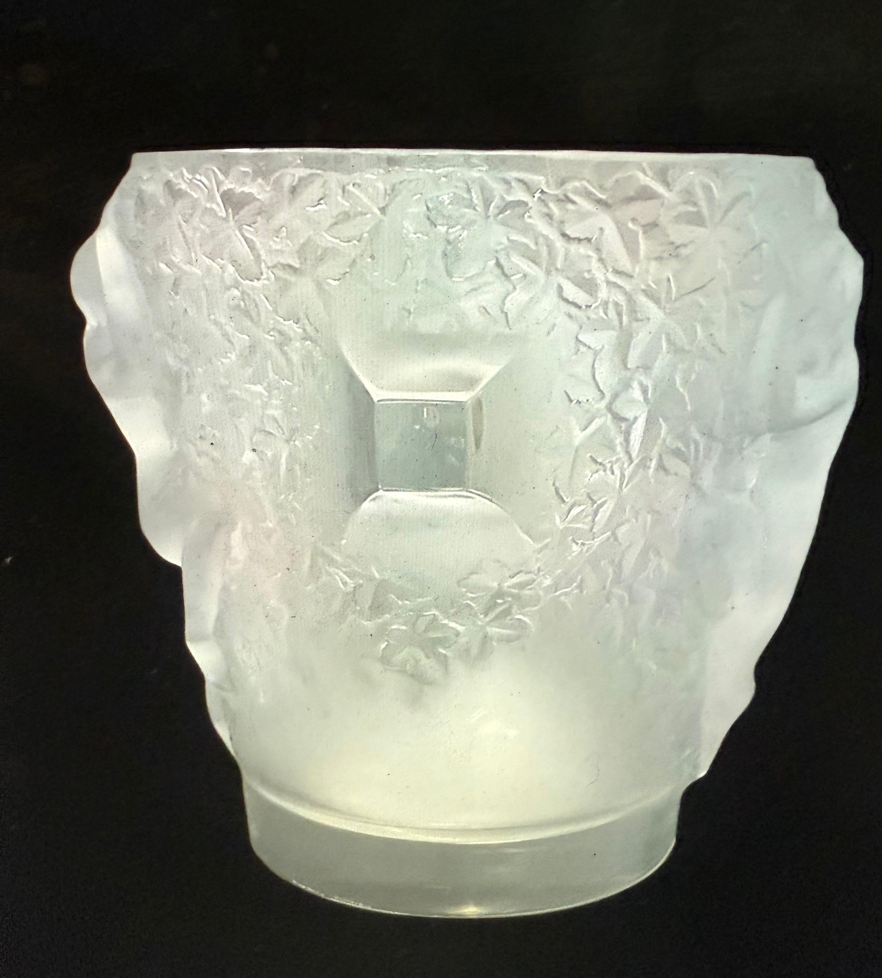Cubitera de Champán de Cristal Moldeado y Pulido, Ganímedes,  Lalique Francés en venta