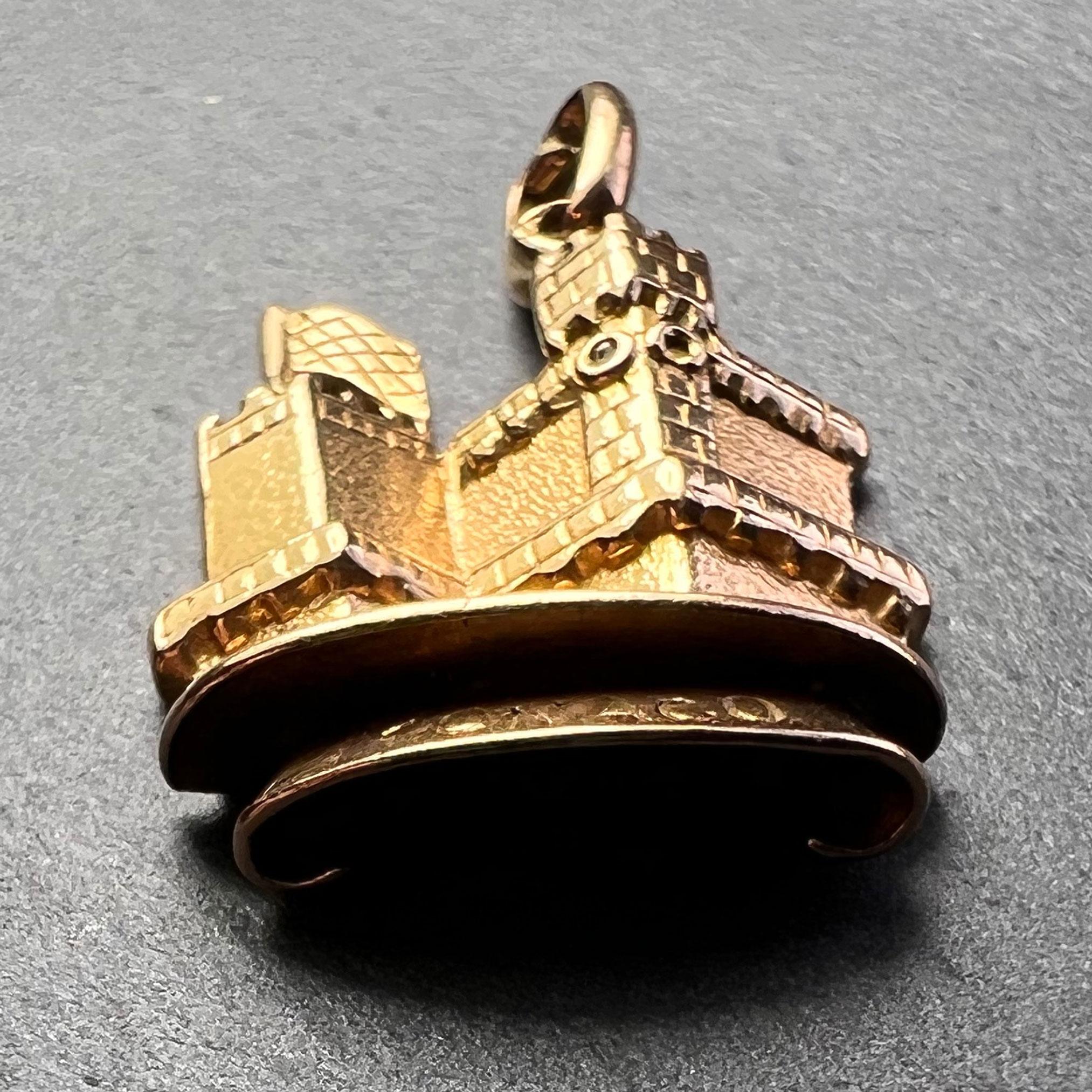 French Monaco Castle 18K Yellow Gold Charm Pendant In Good Condition For Sale In London, GB
