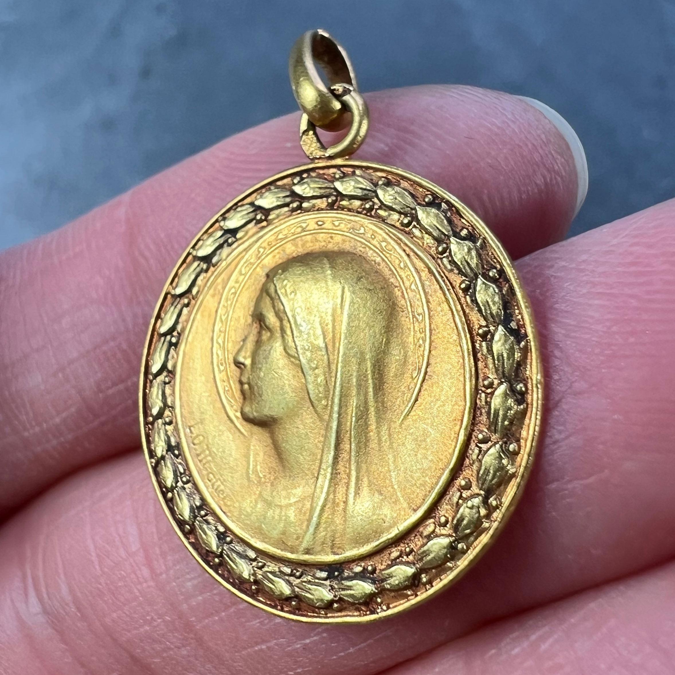 French Monet Virgin Mary 18K Yellow Gold Medal Pendant For Sale 1