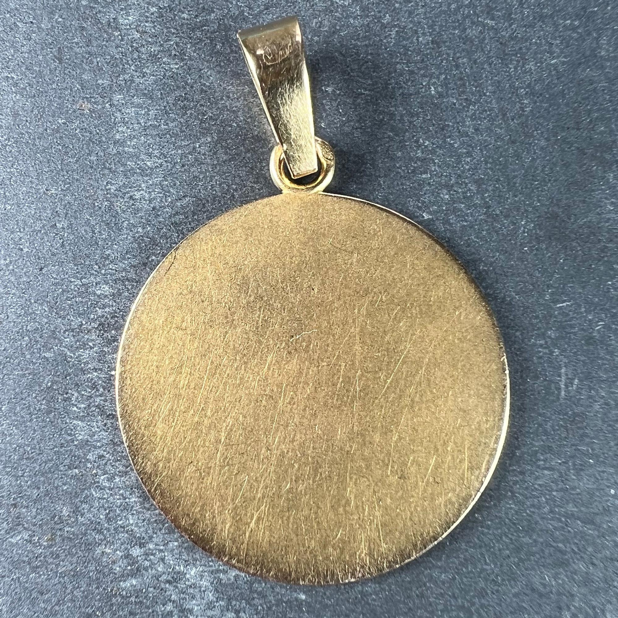 French Monier Love 'Le Coeur Ne Vieillit Jamais' 18K Yellow Gold Medal Pendant In Good Condition For Sale In London, GB