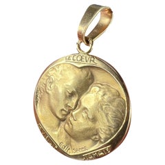 Vintage French Monier Love 'Le Coeur Ne Vieillit Jamais' 18K Yellow Gold Medal Pendant