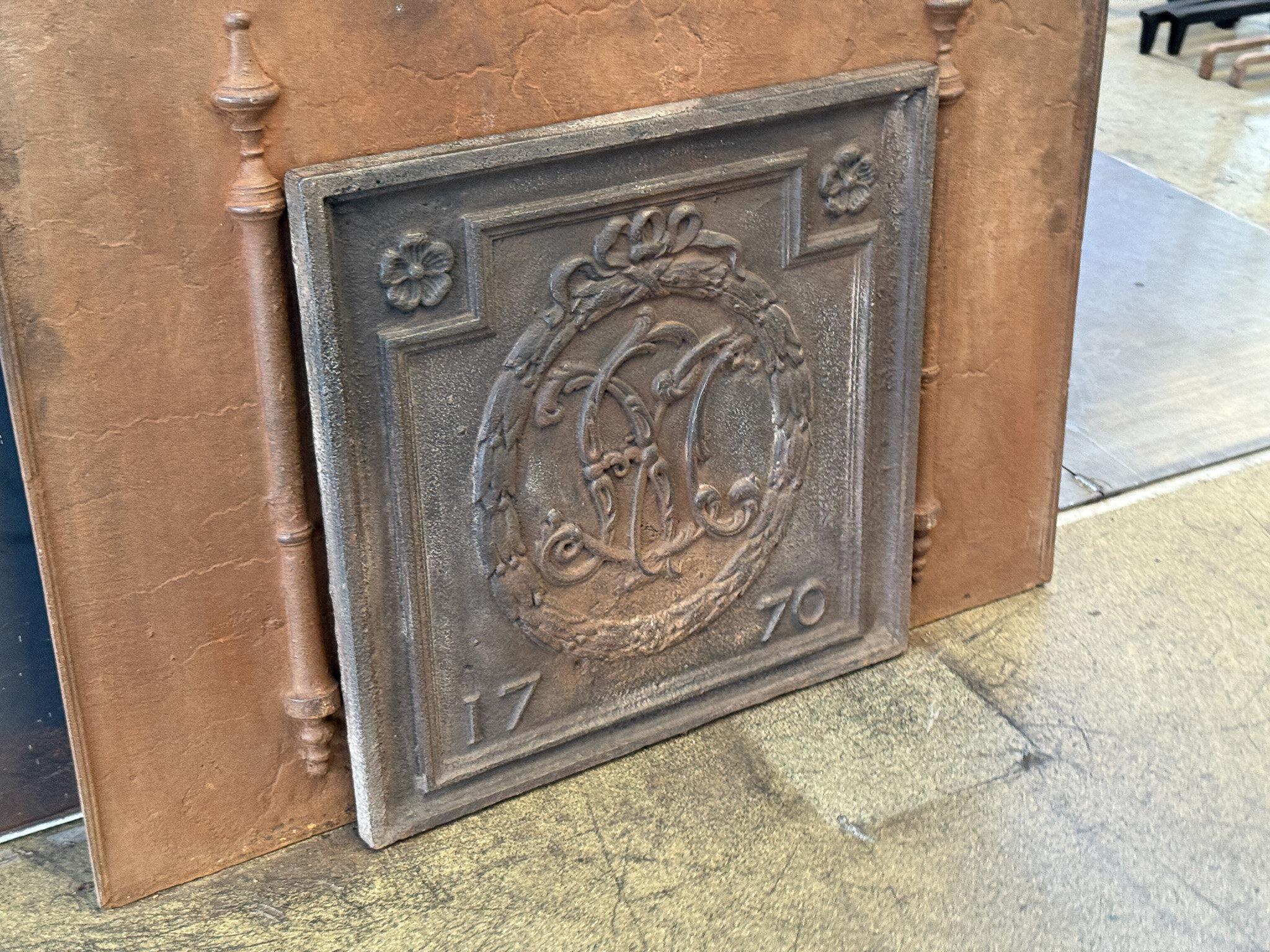 French 'Monogram' Fireback / Backsplash Louis XV Period, Dated 1770 In Good Condition For Sale In Amerongen, Amerongen