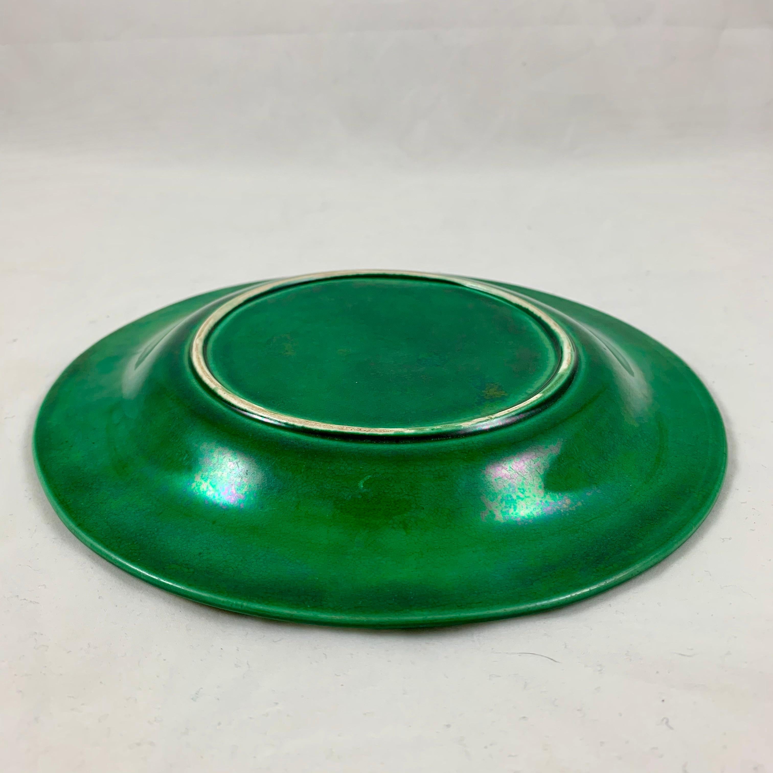 French Montereau Faïence Green Glazed Majolica Leaf Plate, circa 1890 1