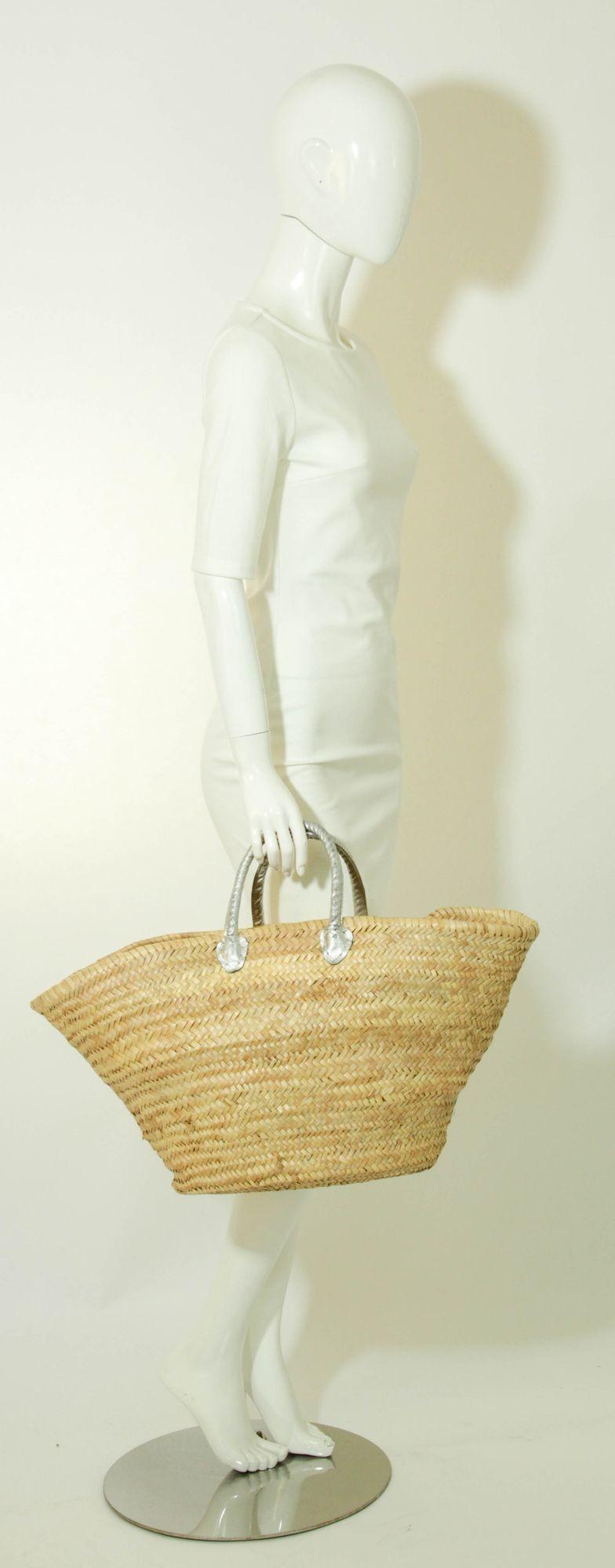 Sac fourre-tout marocain en paille avec poignées en cuir passepoil en vente 4