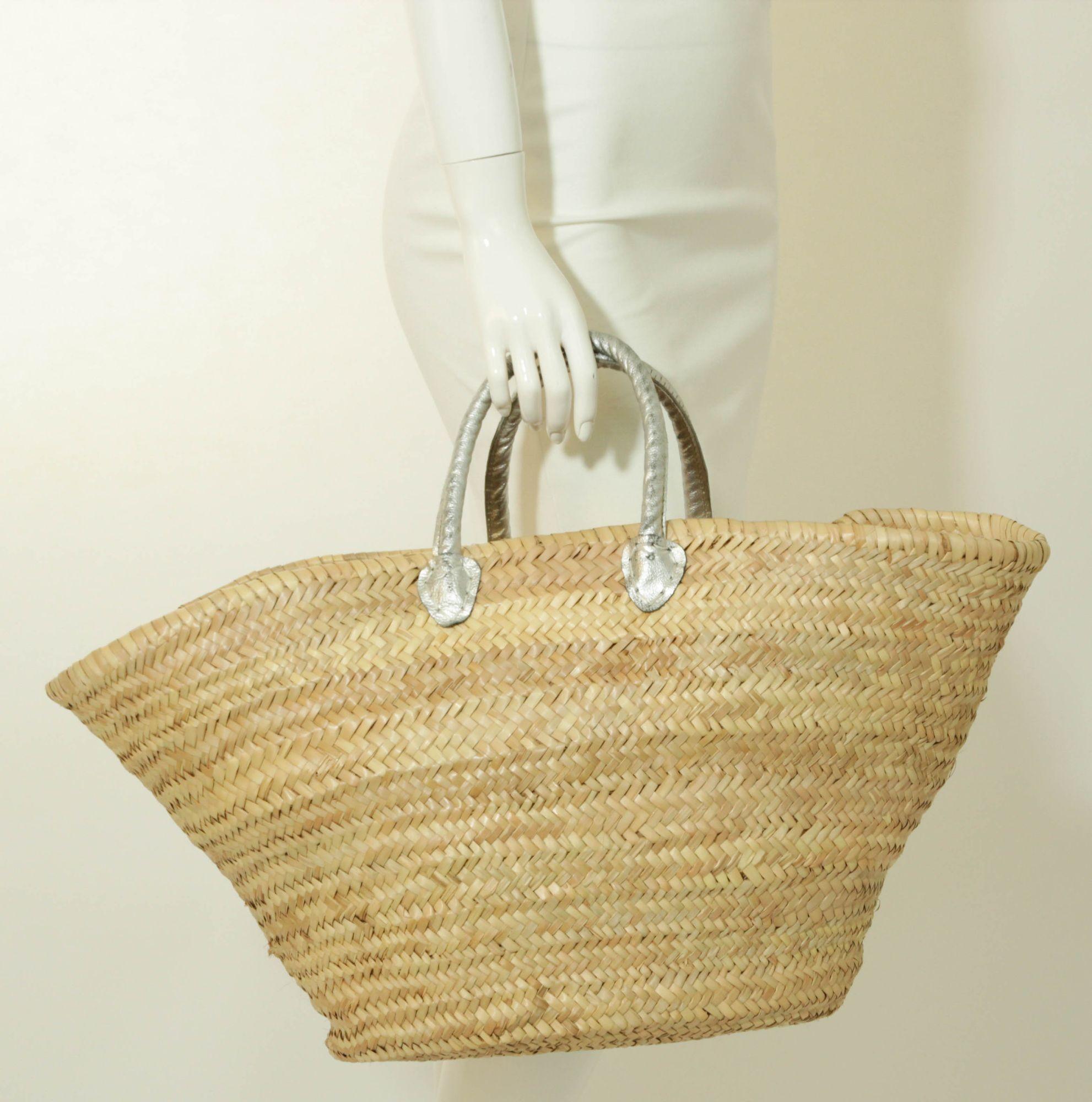 Sac fourre-tout marocain en paille avec poignées en cuir passepoil en vente 5