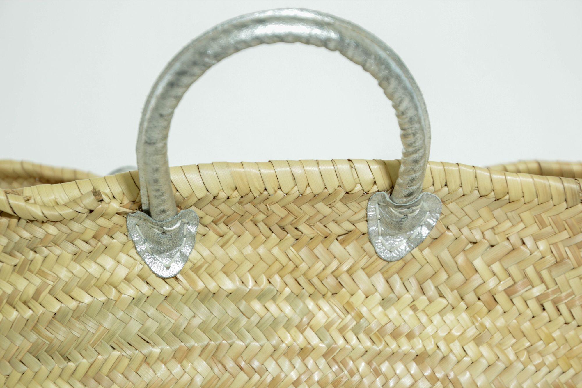 20ième siècle Sac fourre-tout marocain en paille avec poignées en cuir passepoil en vente
