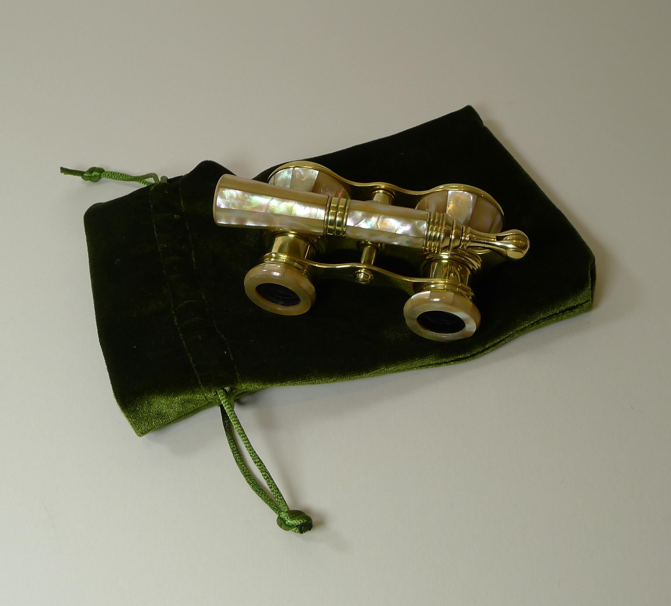 A very fine pair of antique French opera glasses dating to c.1910 signed by the well renowned manufacturer, Colmont of Paris.

Clad in iridescent Mother of Pearl or Nacre shell. This pair is lucky enough to have a two-drawer lorgnette handle,