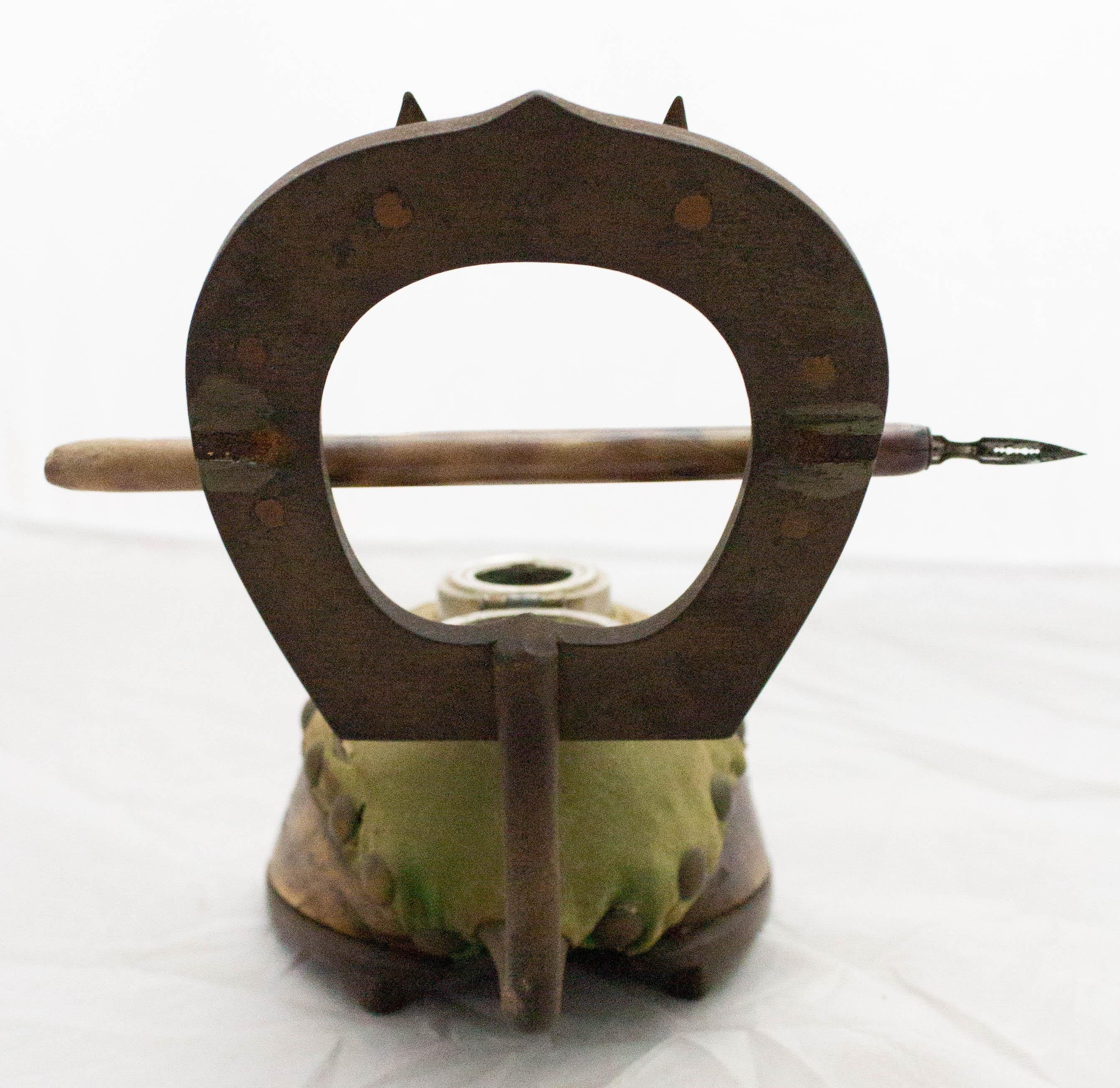 French Mounted Horse Hoof Inkwell and Pen Holder, Late 19th Century For Sale 2
