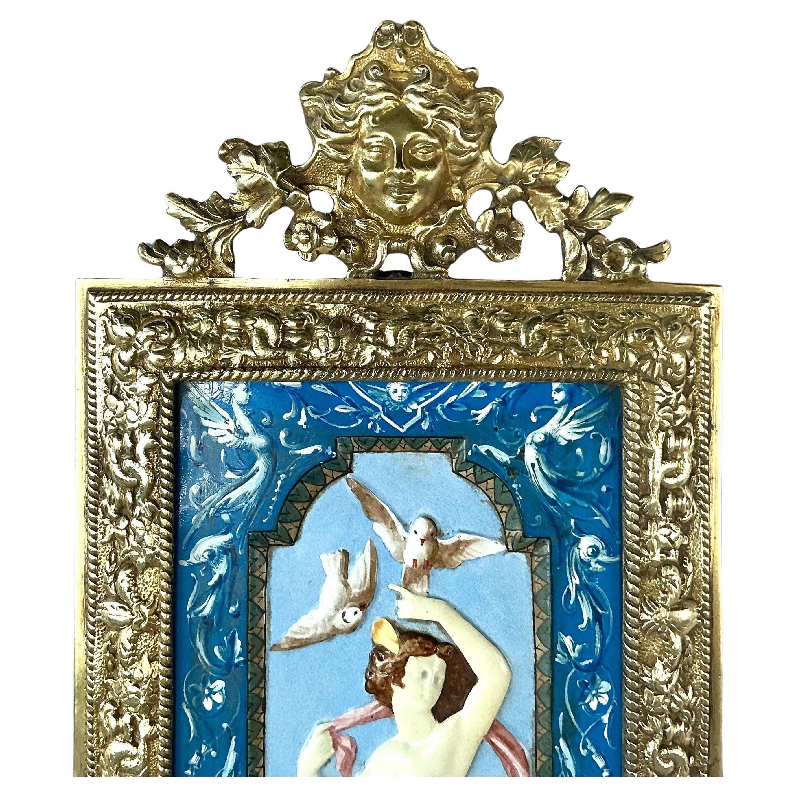 Aplique Francés Mountereau de Cerámica y Bronce de Tres Brazos Neoclásico en venta