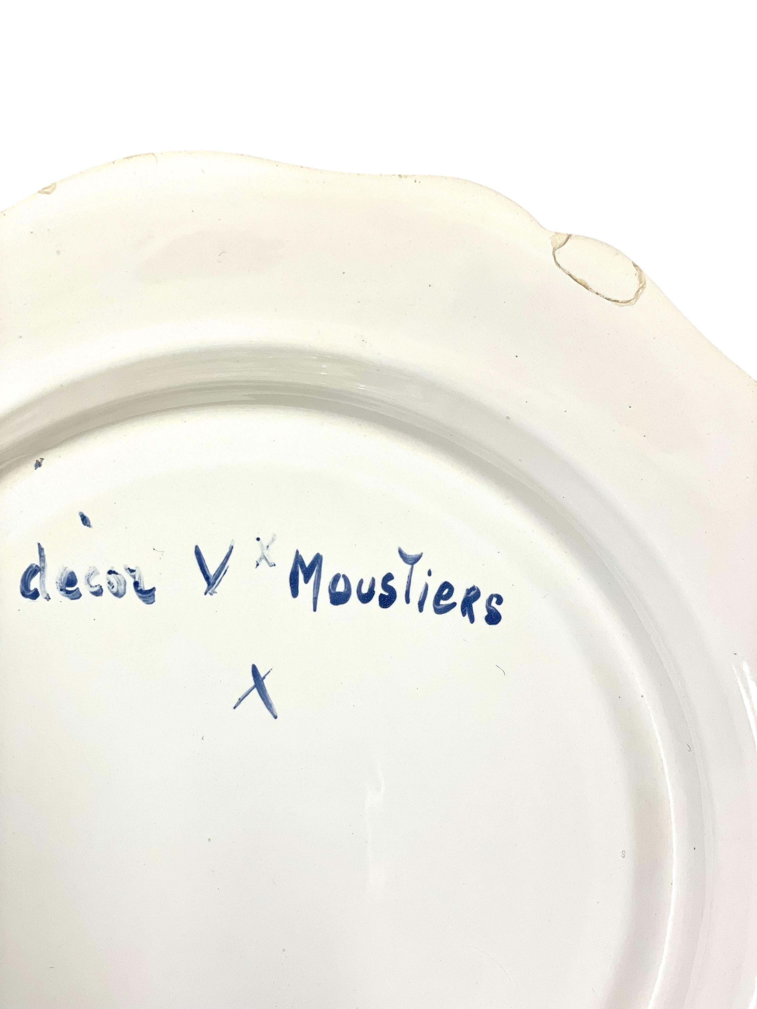 Vajilla Francesa de Fayenza Pintada a Mano Moustiers con Motivo de Pájaro Azul en venta 3