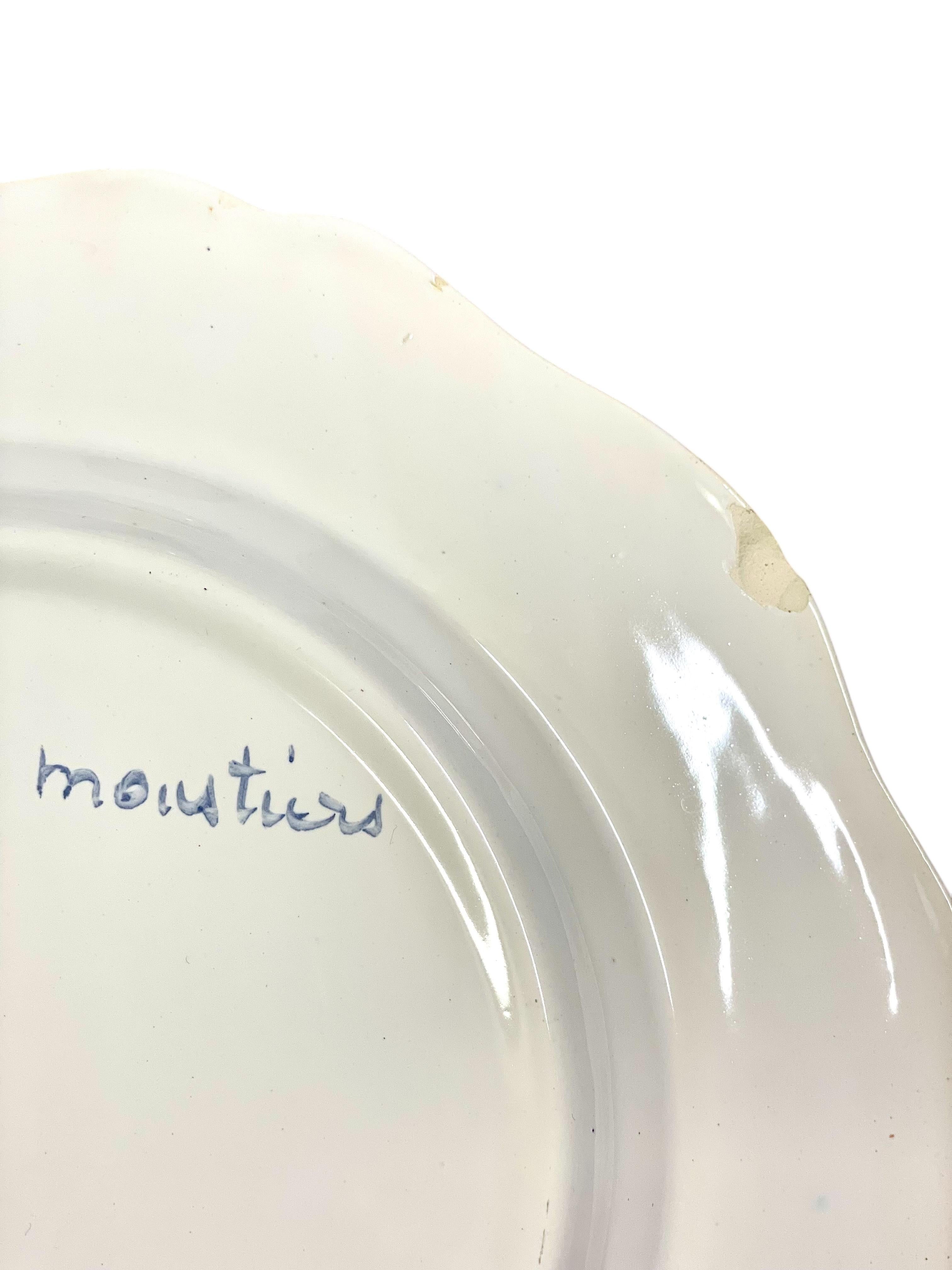 Vajilla Francesa de Fayenza Pintada a Mano Moustiers con Motivo de Pájaro Azul en venta 5