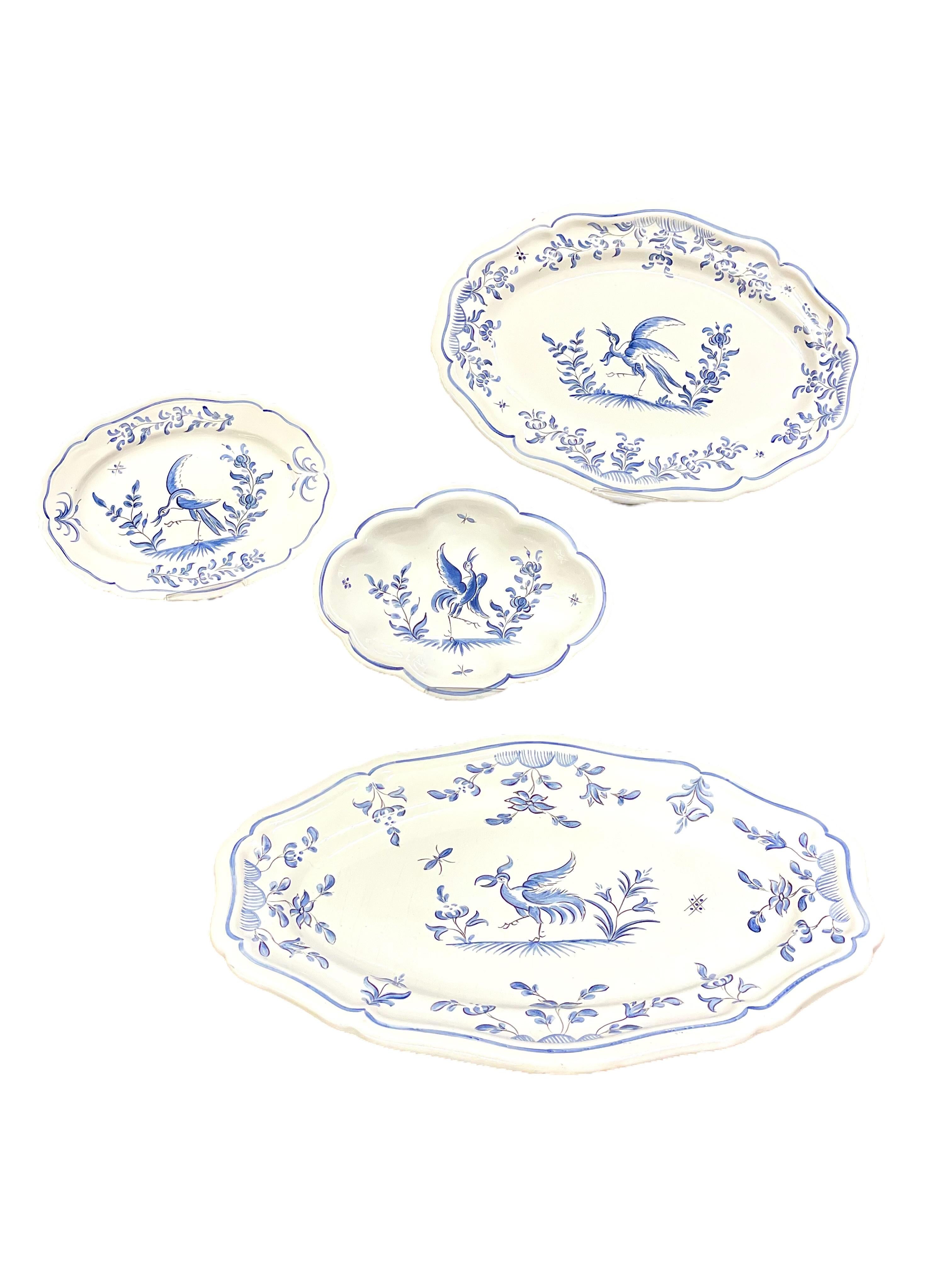 Vajilla Francesa de Fayenza Pintada a Mano Moustiers con Motivo de Pájaro Azul Pintado a mano en venta