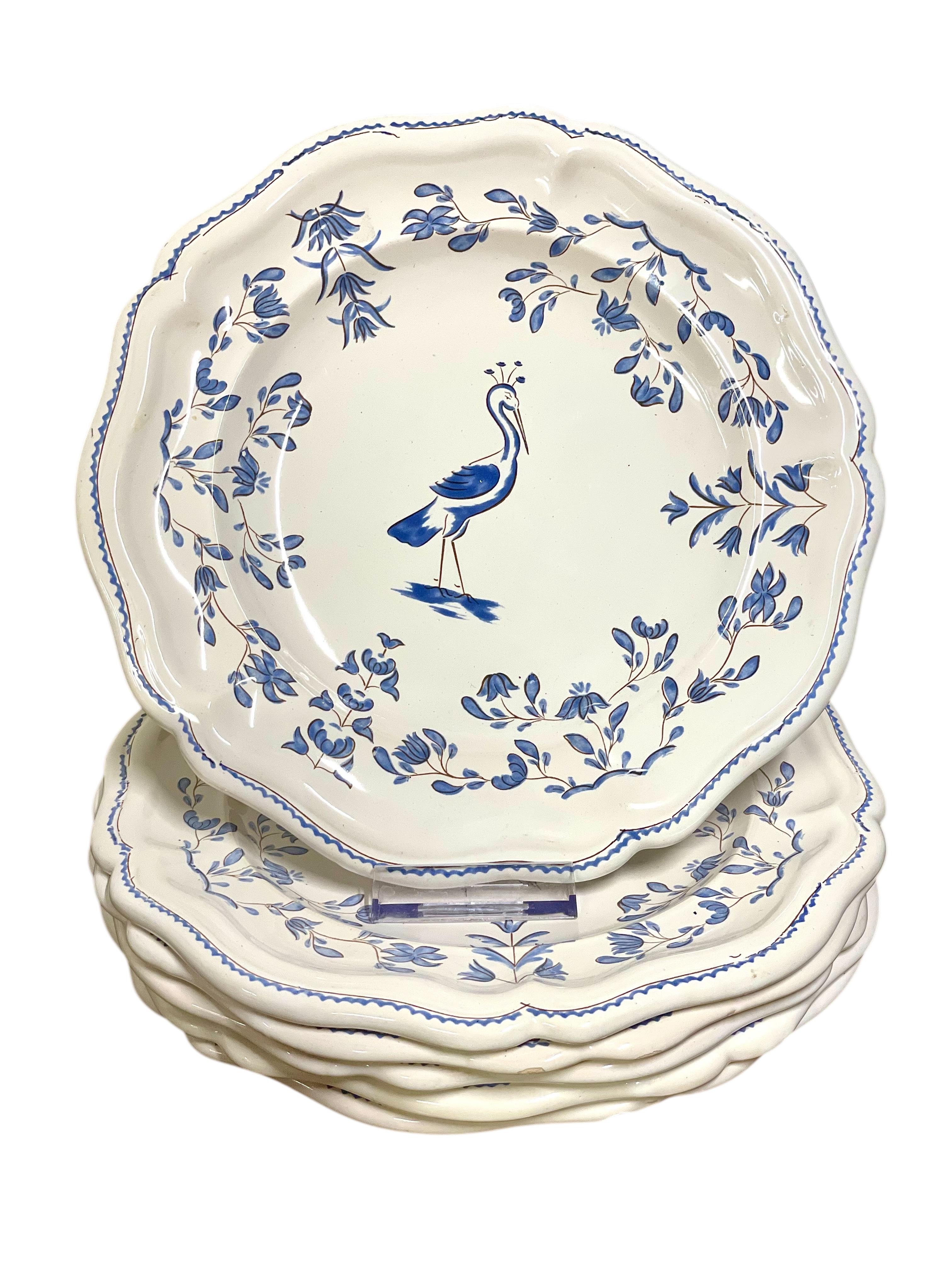 Vajilla Francesa de Fayenza Pintada a Mano Moustiers con Motivo de Pájaro Azul en venta 2