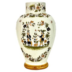 Vaso in maiolica dipinto a mano in stile Moustiers francese, XX secolo