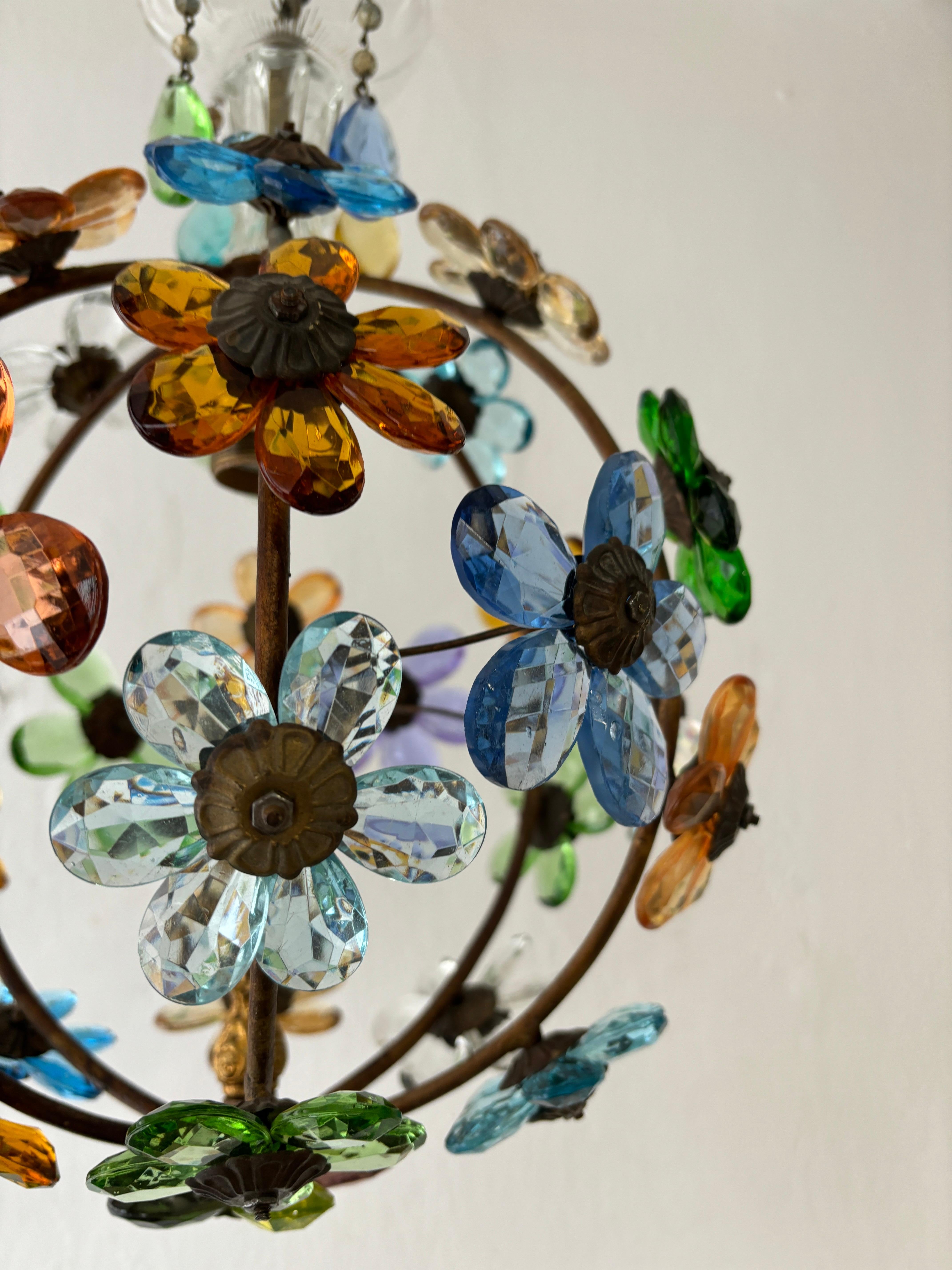 Early 20th Century French Multicolor Flower Ball Crystal Prisms Maison Baguès Style Chandelier For Sale