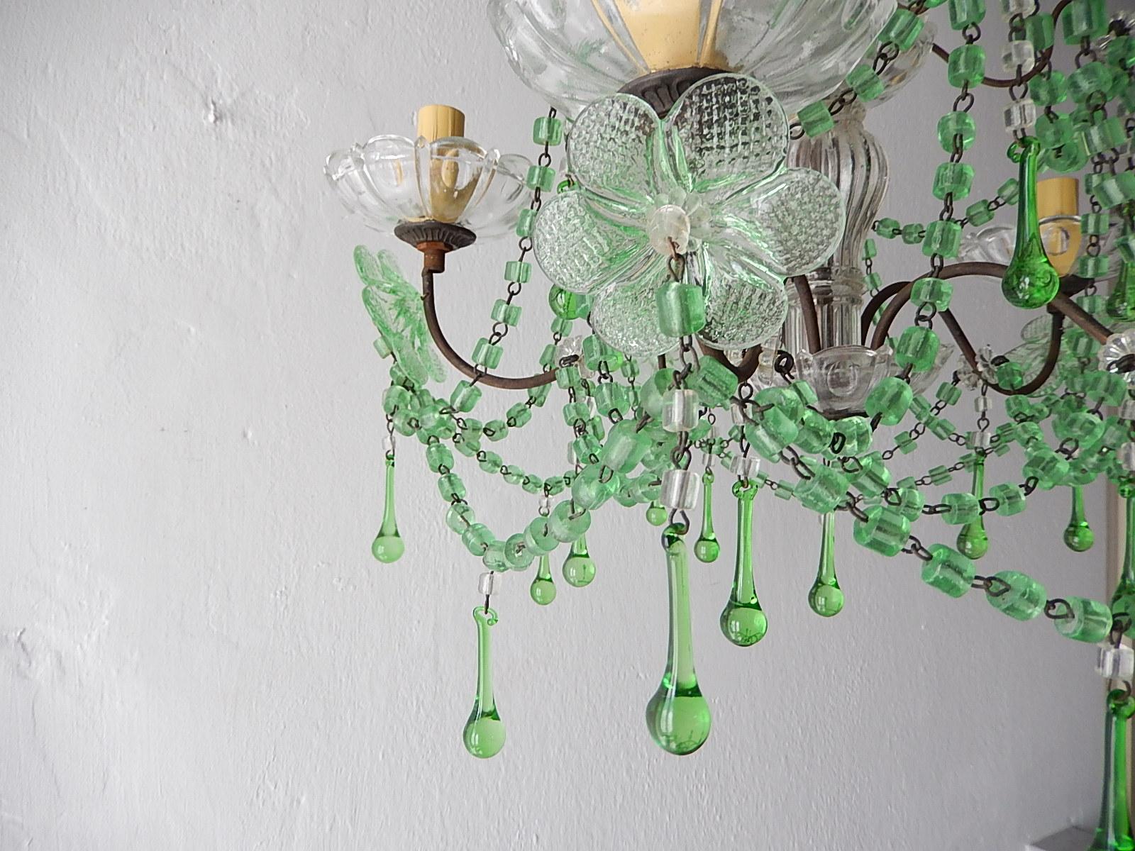 French Murano Green Drops Macaroni Swags Flowers Chandelier, circa 1920 In Good Condition For Sale In Modena (MO), Modena (Mo)