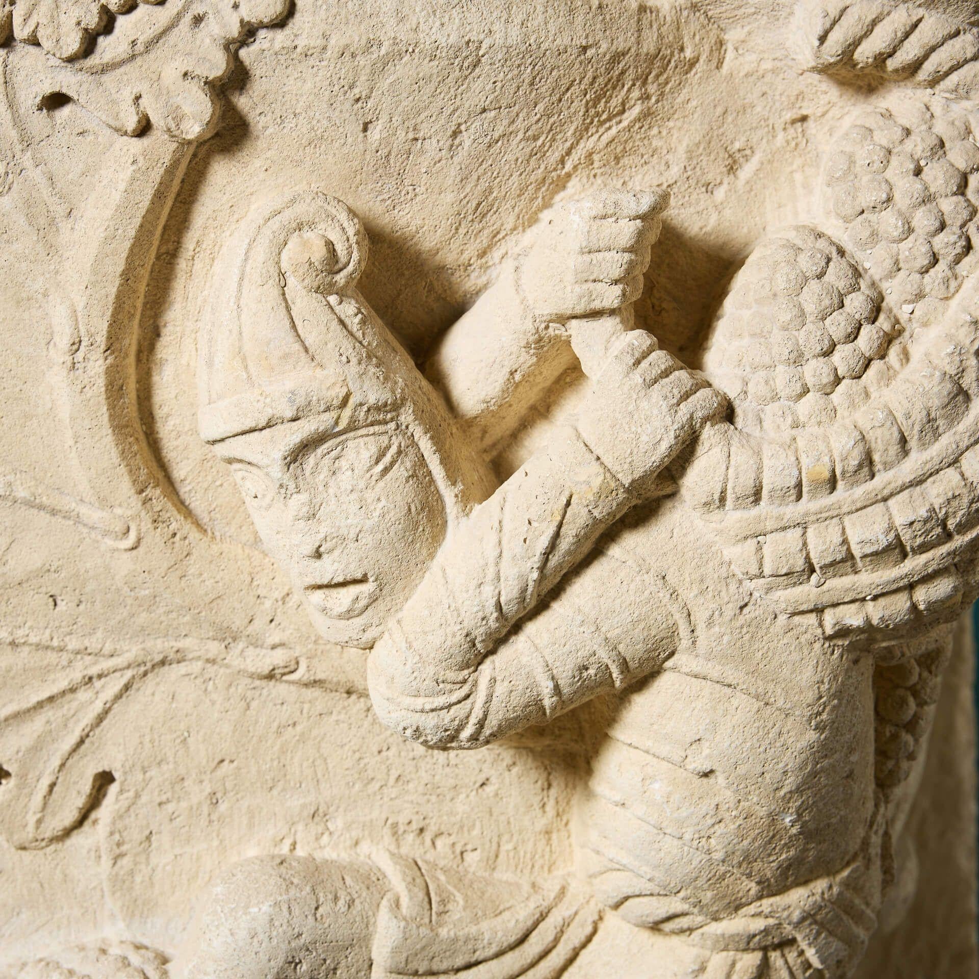 Francese Modello di capitello romanico in gesso del museo francese su basamento in vendita