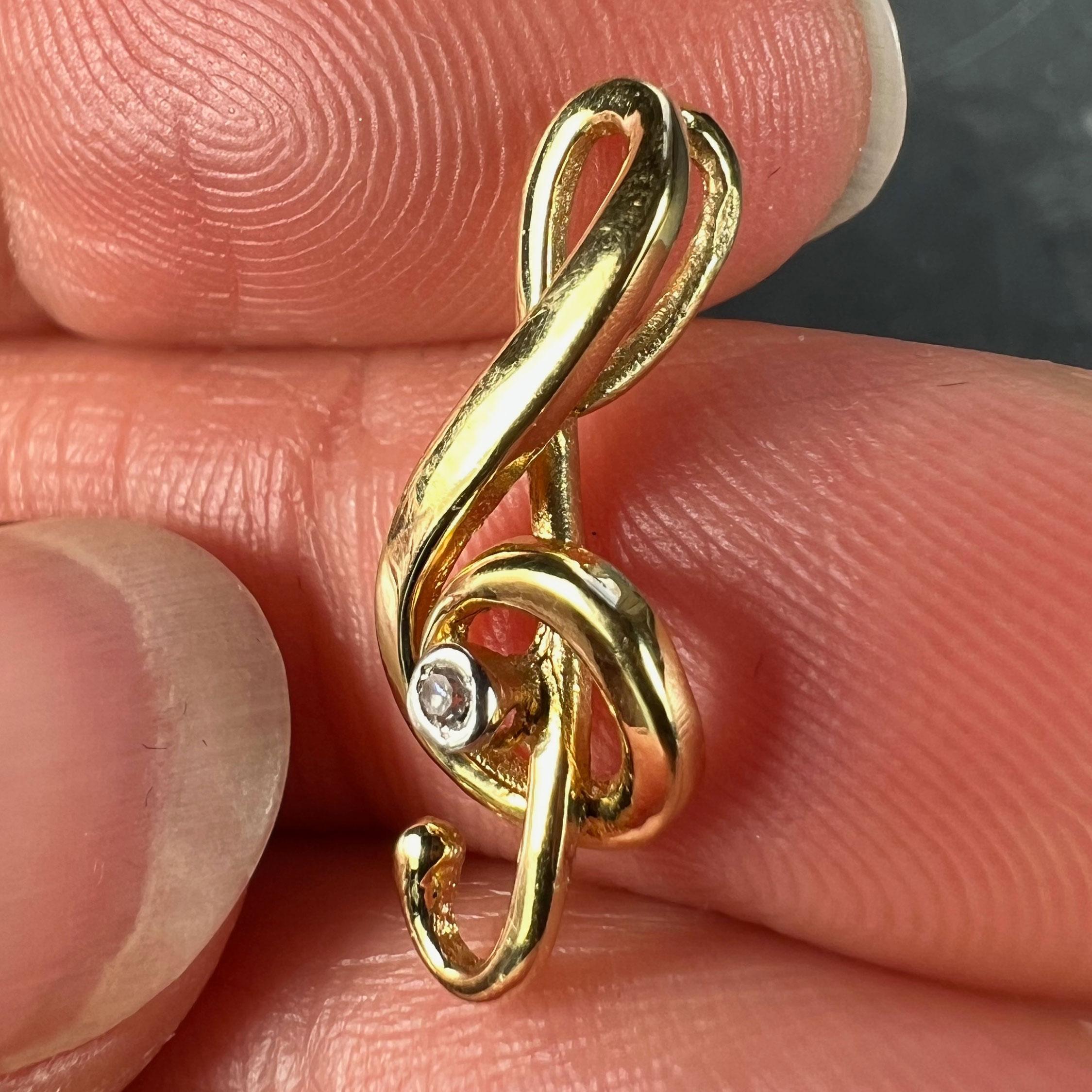 French Music Treble Clef Diamond 18K Yellow Gold Charm Medal Pendant For Sale 1