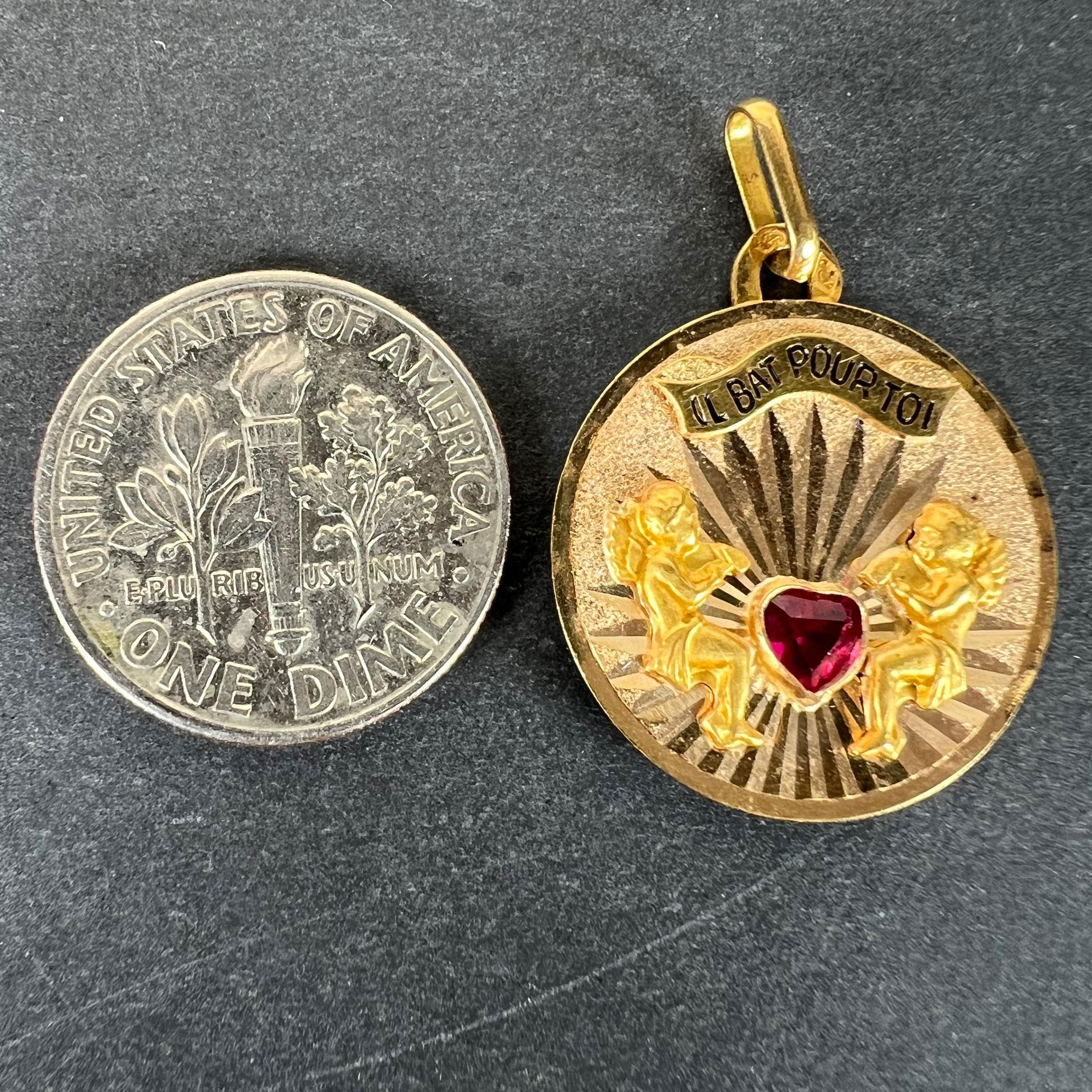 French My Heart Beats For You Il Bat Pour Toi Pendentif Rubis Love en or jaune 18K en vente 5