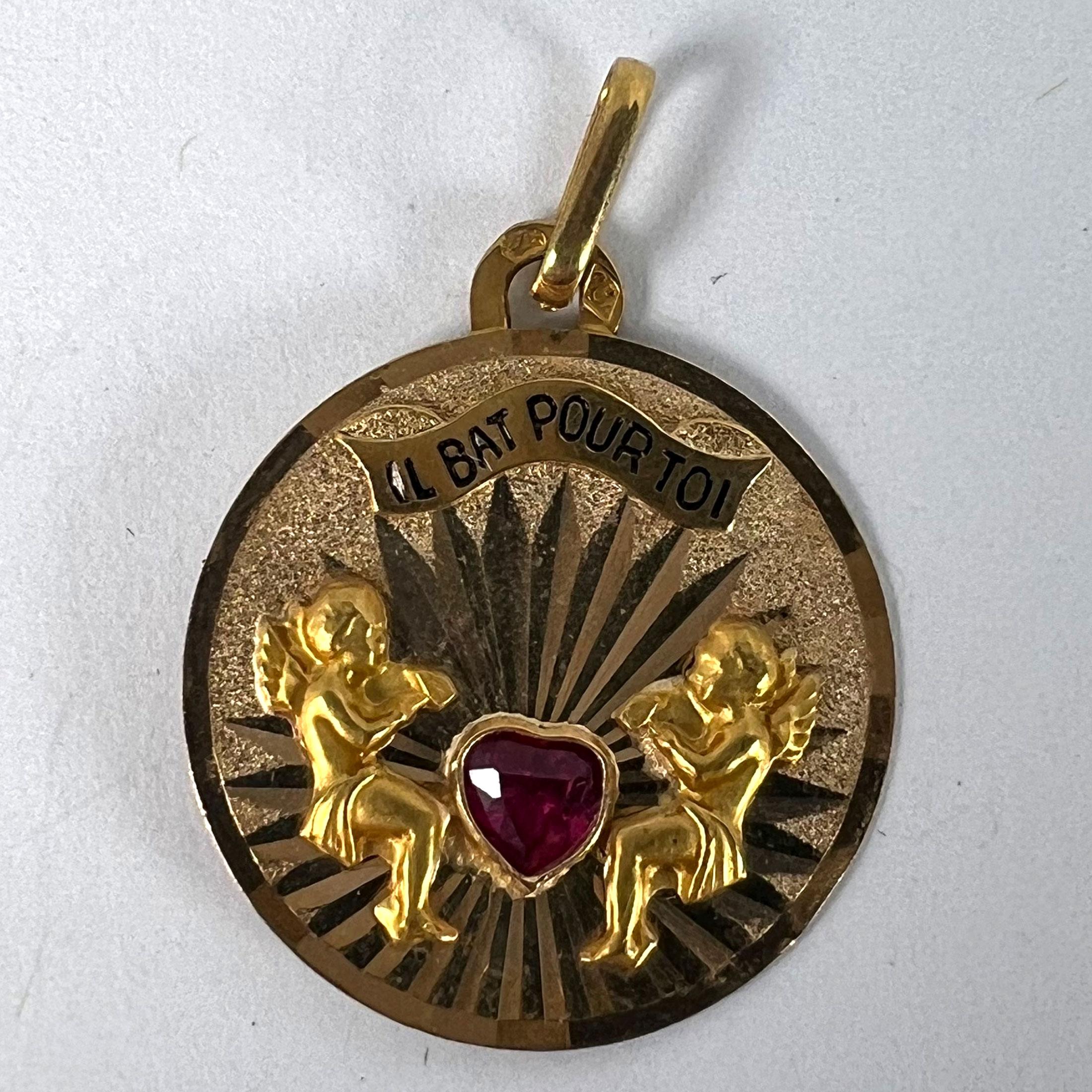 French My Heart Beats For You Il Bat Pour Toi Pendentif Rubis Love en or jaune 18K en vente 6