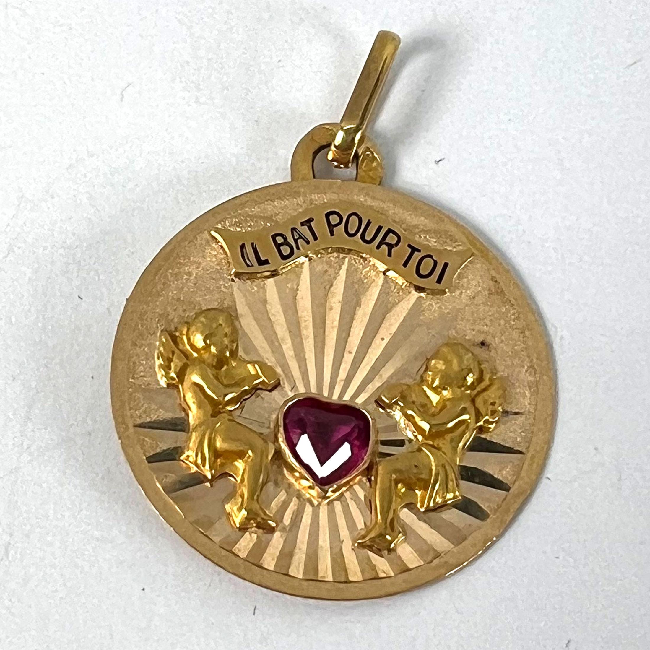 French My Heart Beats For You Il Bat Pour Toi Pendentif Rubis Love en or jaune 18K en vente 7