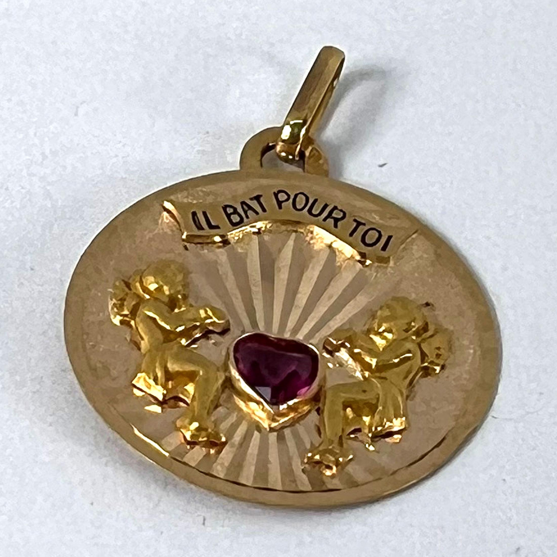 French My Heart Beats For You Il Bat Pour Toi Pendentif Rubis Love en or jaune 18K en vente 8