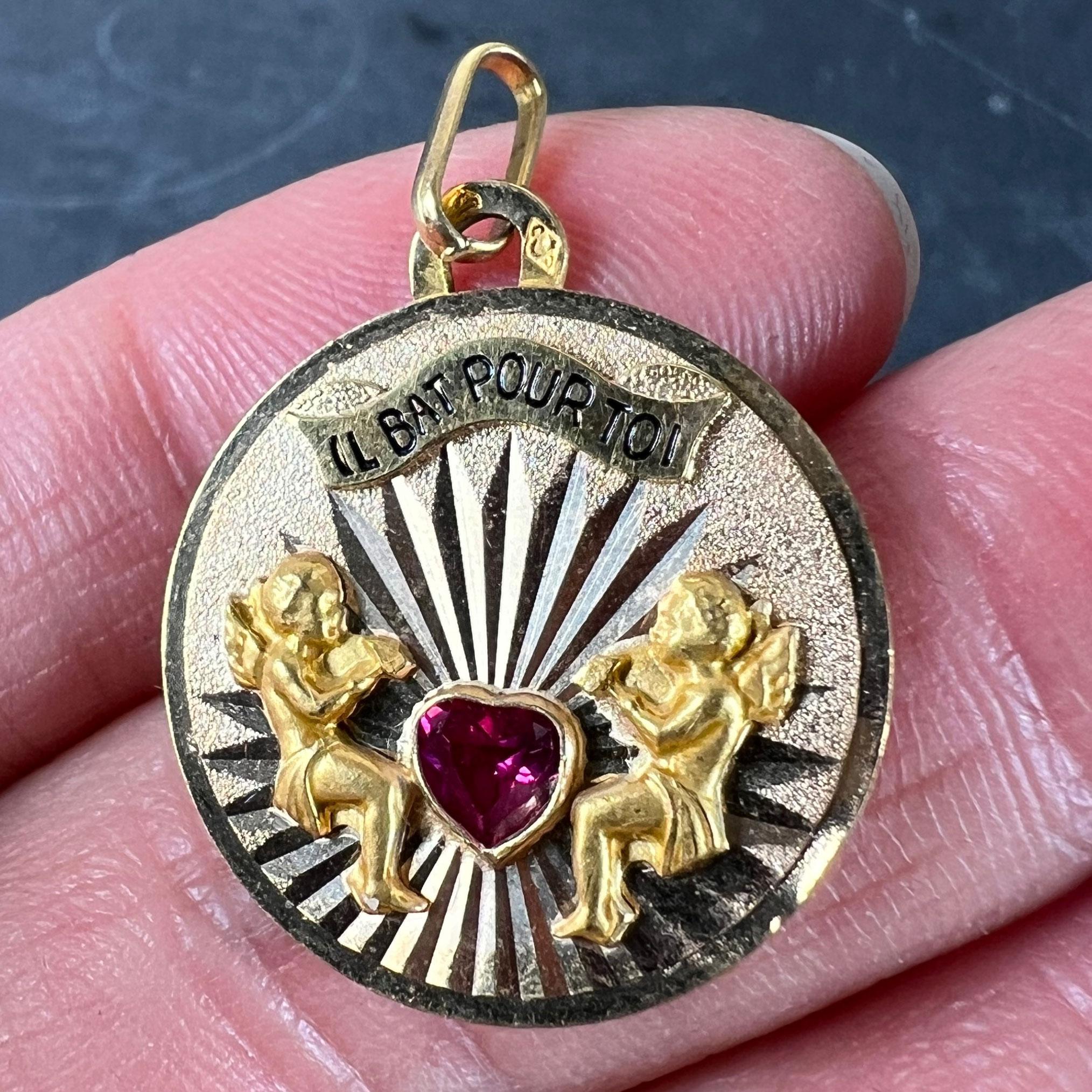French My Heart Beats For You Il Bat Pour Toi Pendentif Rubis Love en or jaune 18K Unisexe en vente