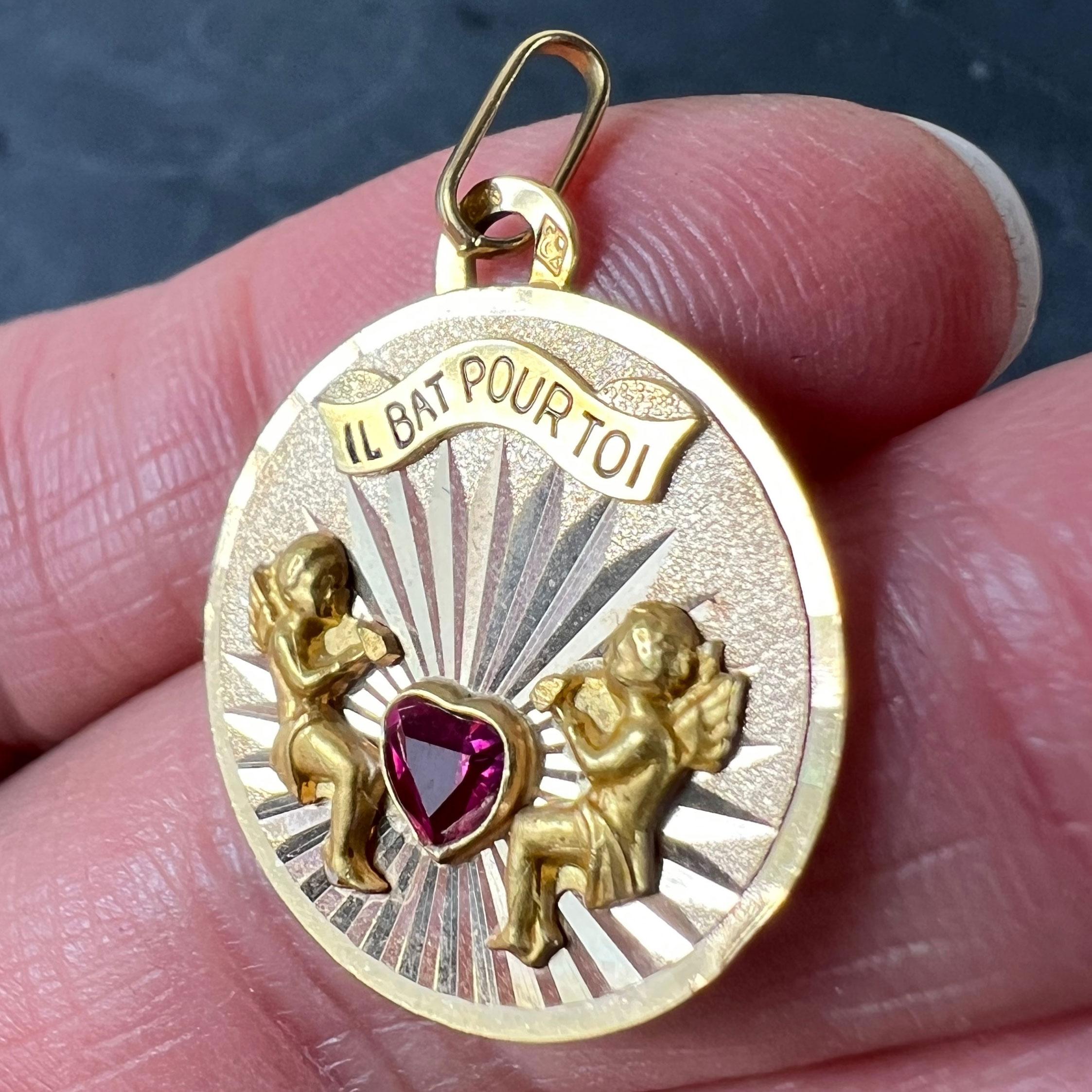 French My Heart Beats For You Il Bat Pour Toi Pendentif Rubis Love en or jaune 18K en vente 1