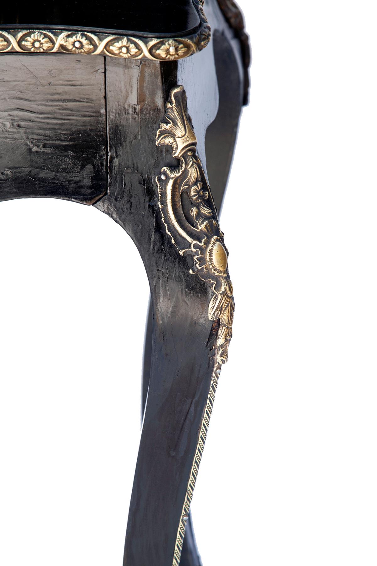 Französische Ebenholz-Schmuckkommode im Napoleon-Stil /Sieben Schubladen (Mahagoni) im Angebot