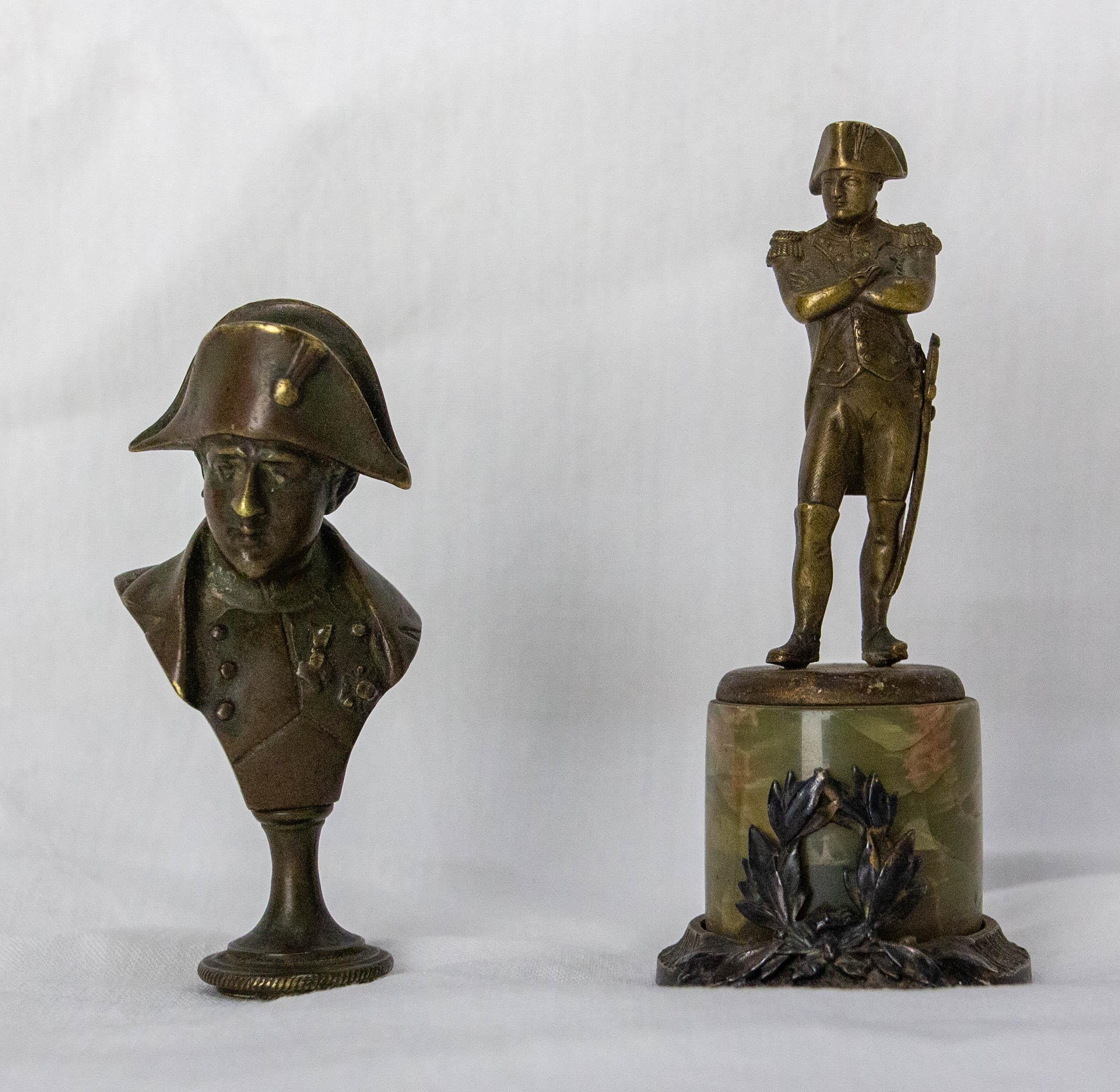 Paire de statuettes Napoléon Ier en laiton et marbre vers 1810 Bon état - En vente à Labrit, Landes