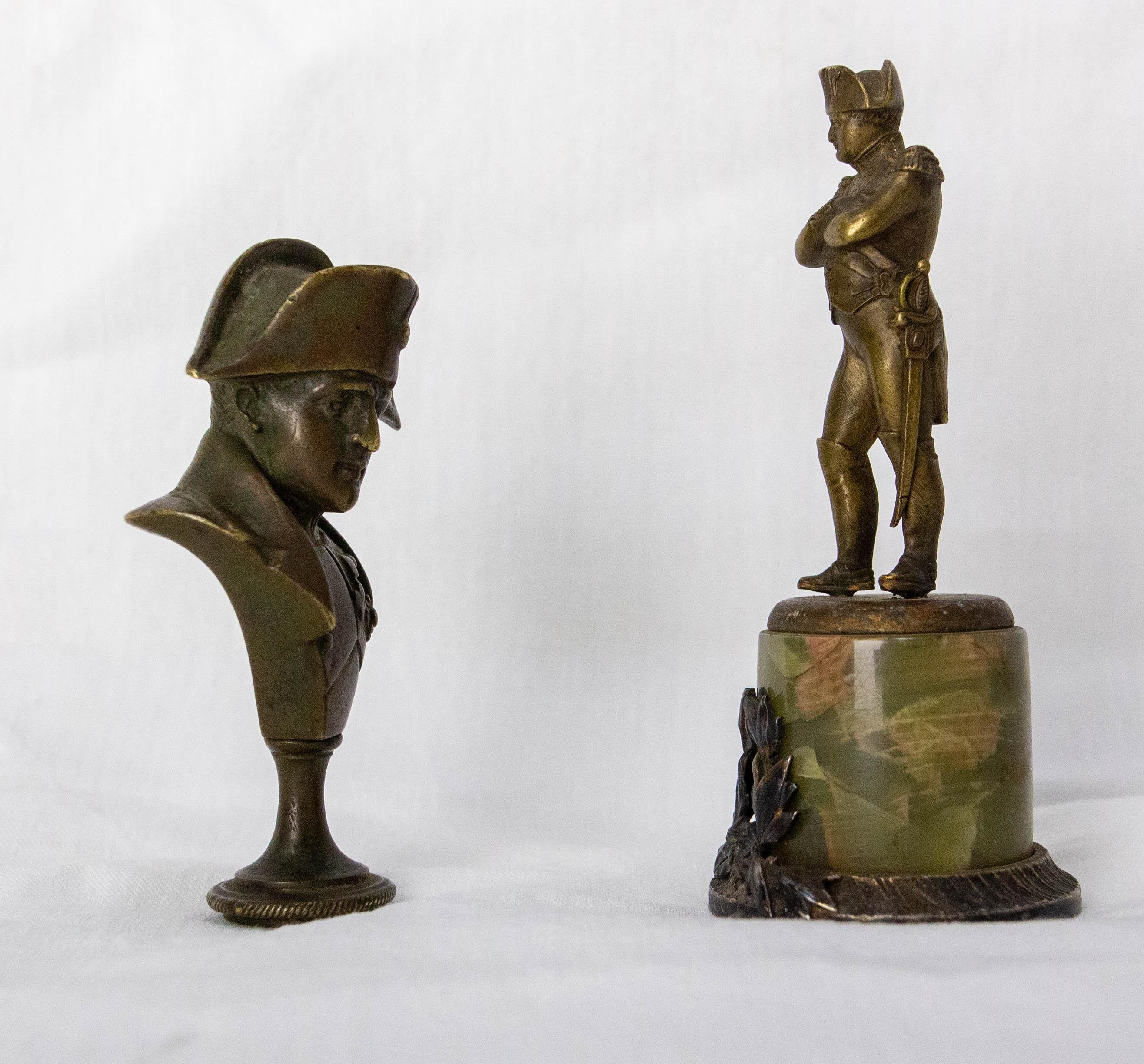 Laiton Paire de statuettes Napoléon Ier en laiton et marbre vers 1810 en vente