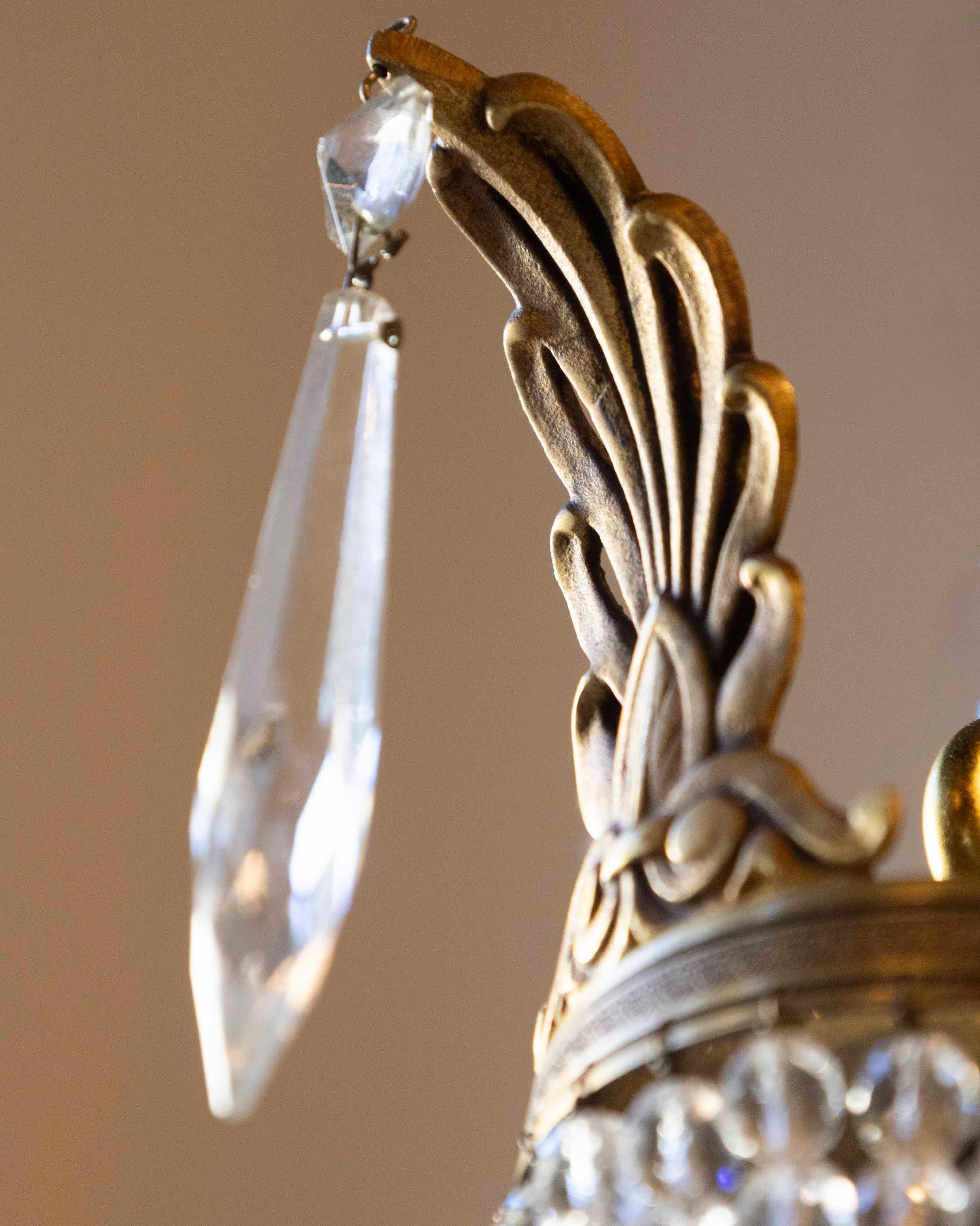 Araña francesa de dos luces de cristal y latón Montgolfière Napoléon III de la década de 1850 siglo XIX en venta