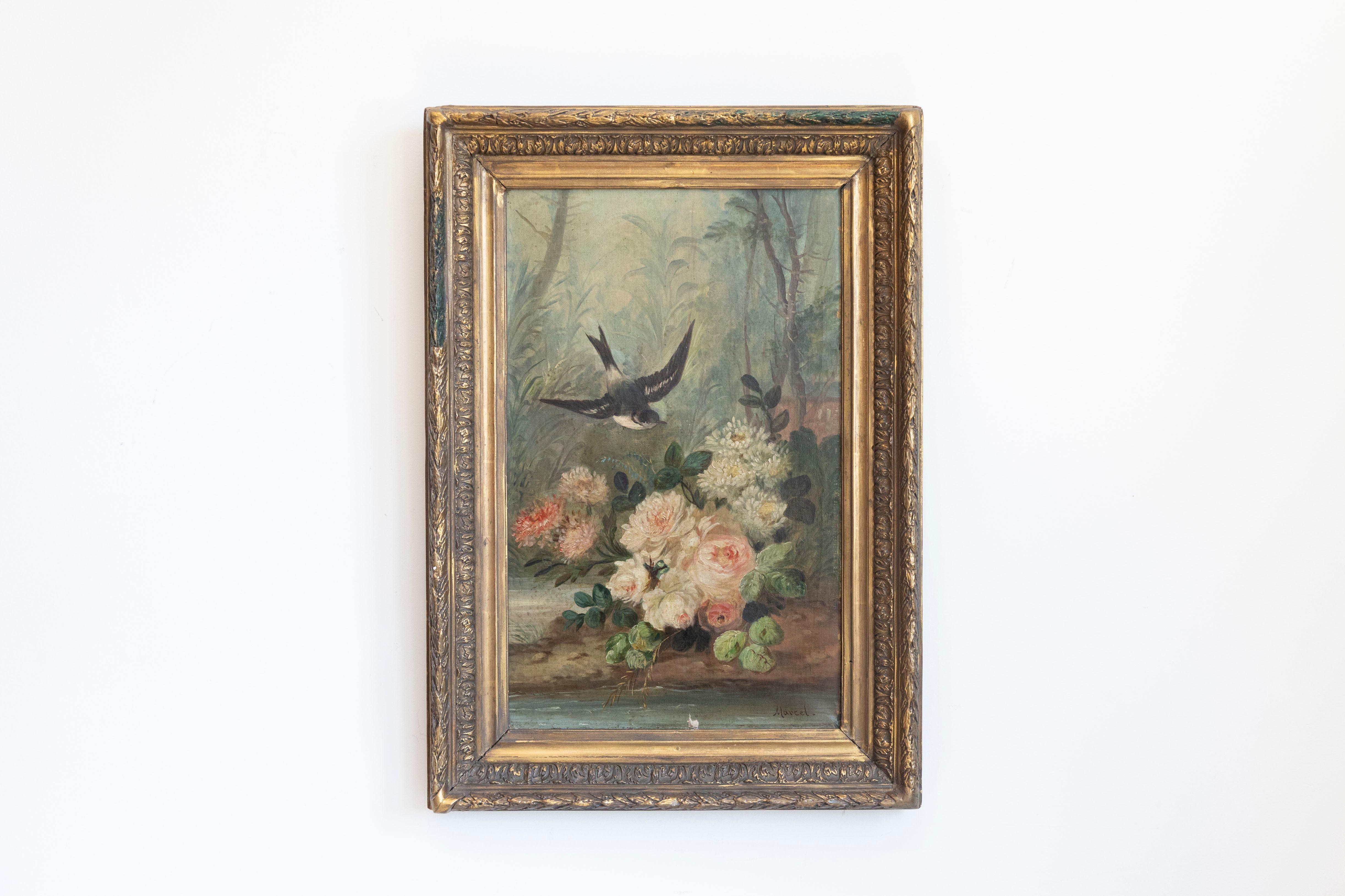 Dipinto a olio su tela della metà del XIX secolo, con uccello e rose, in cornice di legno dorato. Creato in Francia all'inizio del regno dell'imperatore Napoléon III, questo dipinto a olio su tela raffigura un uccello bianco e nero che vola verso un