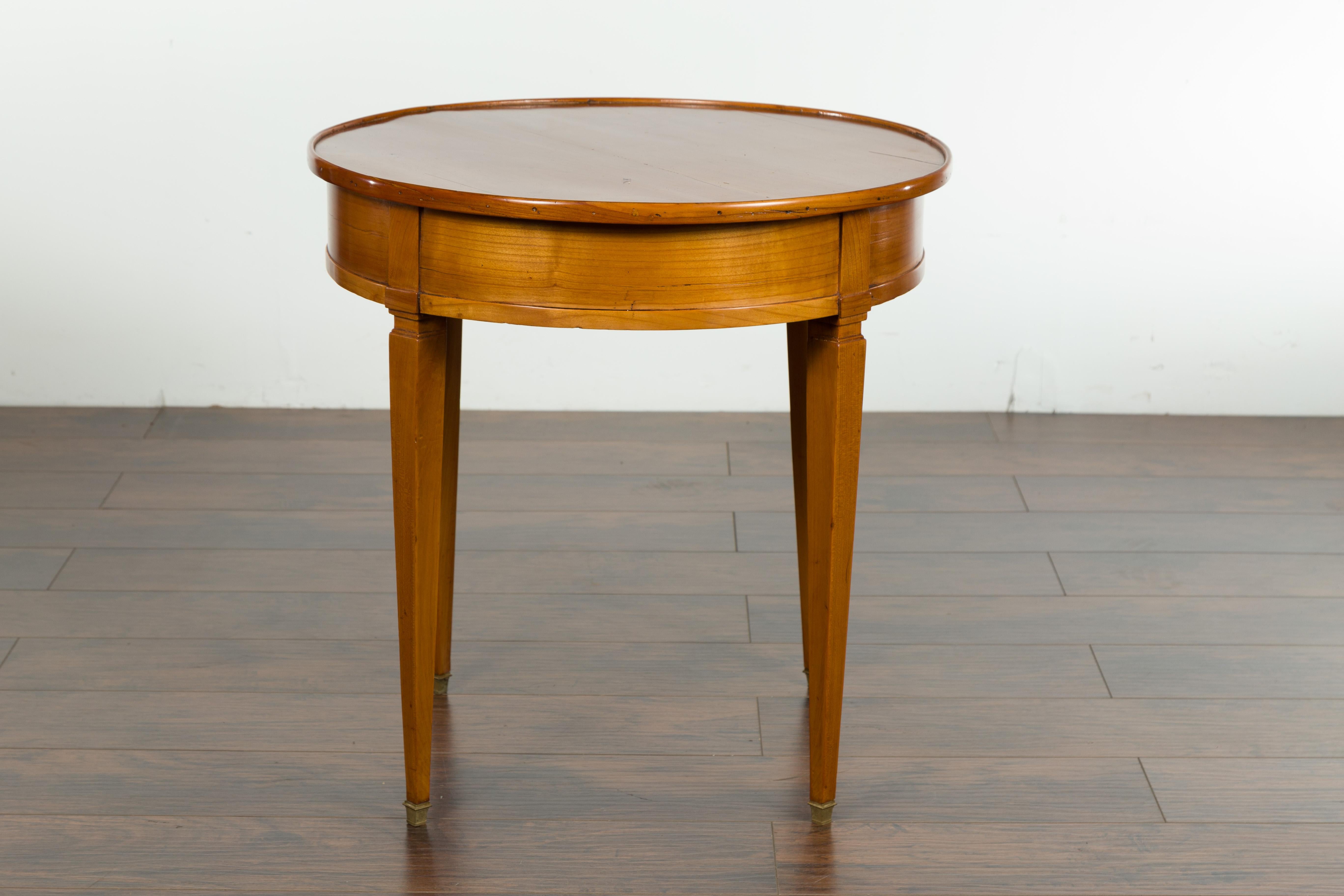 French Napoléon III 1850s Walnut Side Table with Single Drawer and Tapered Legs For Sale 5