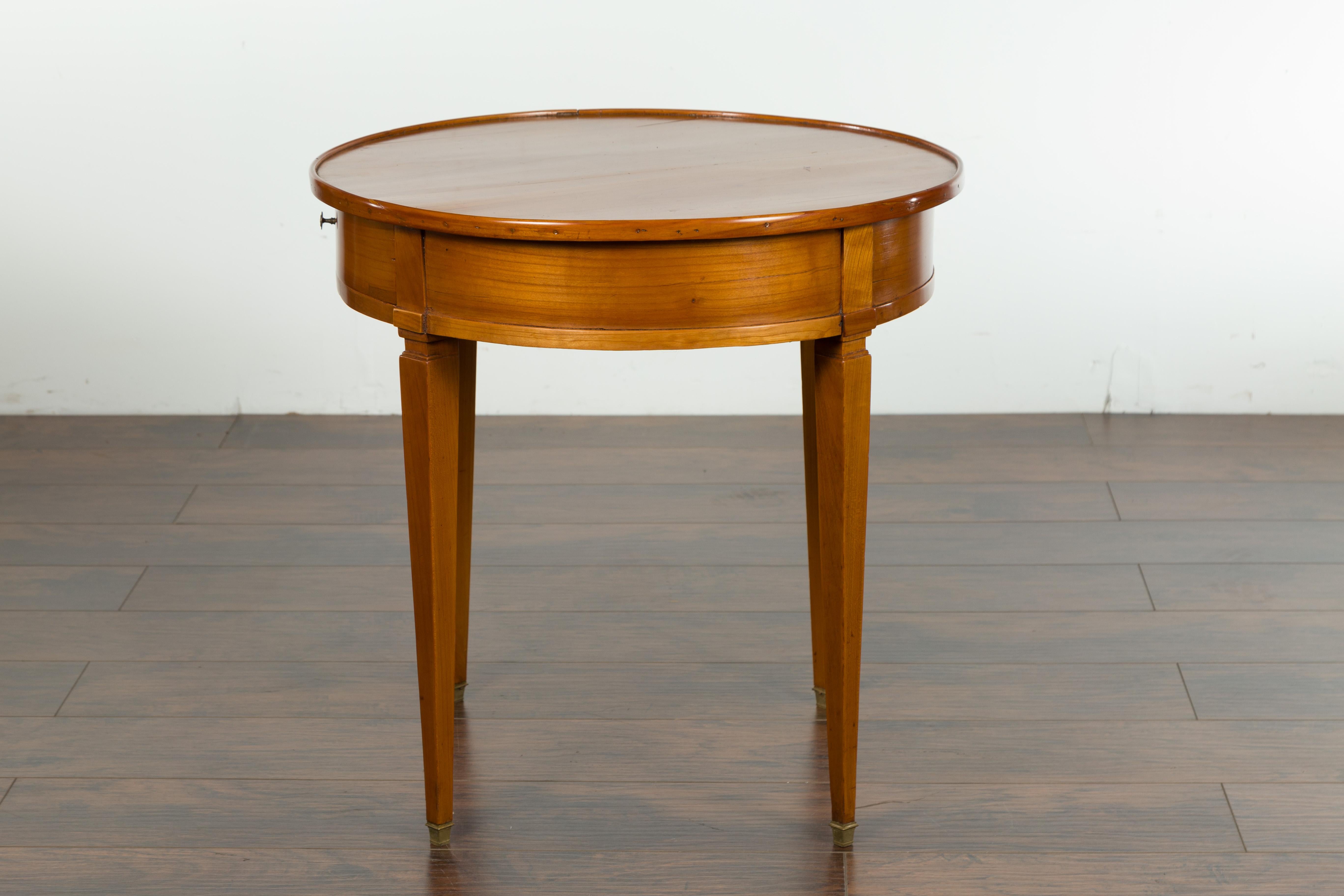 French Napoléon III 1850s Walnut Side Table with Single Drawer and Tapered Legs For Sale 6