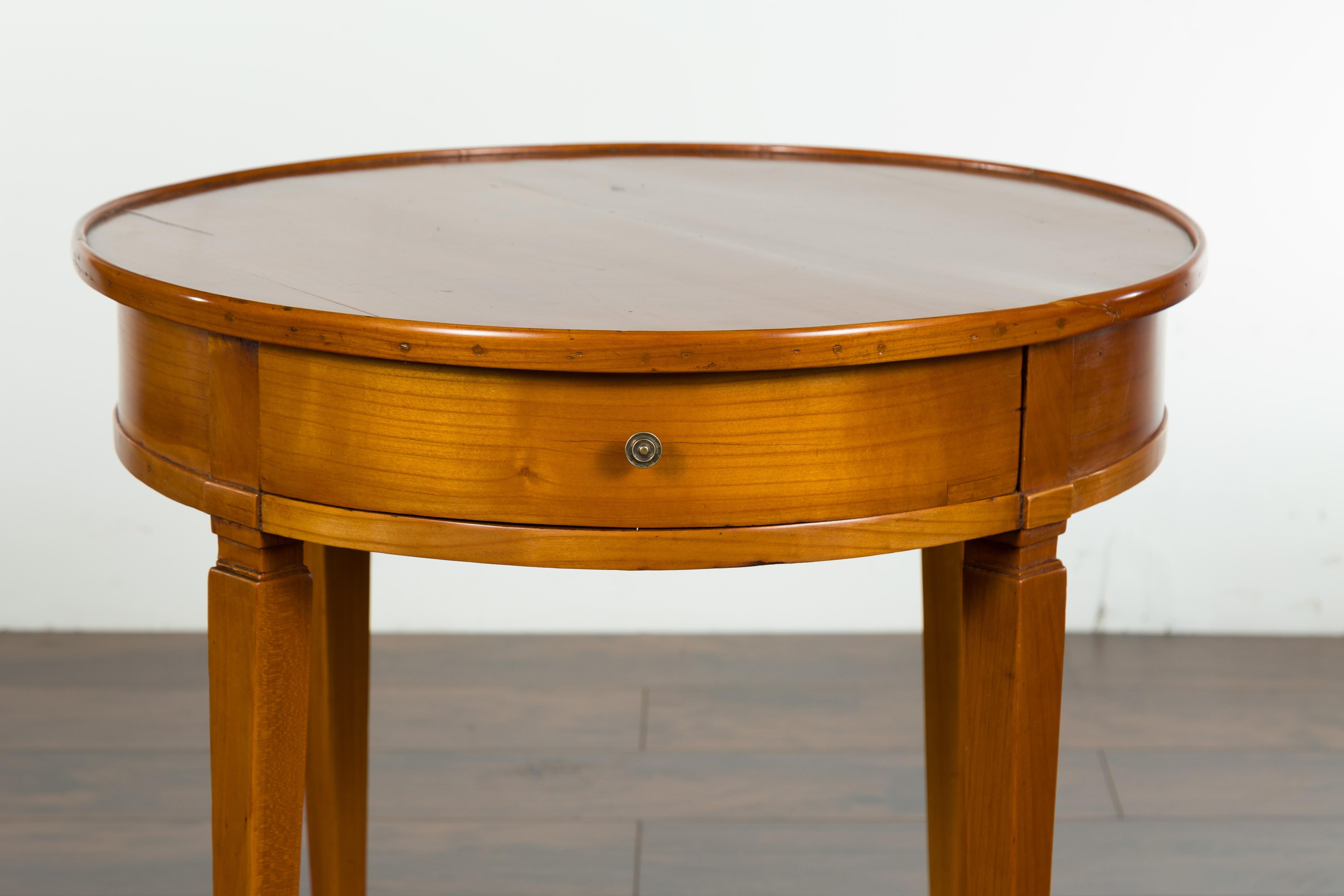 French Napoléon III 1850s Walnut Side Table with Single Drawer and Tapered Legs In Good Condition For Sale In Atlanta, GA