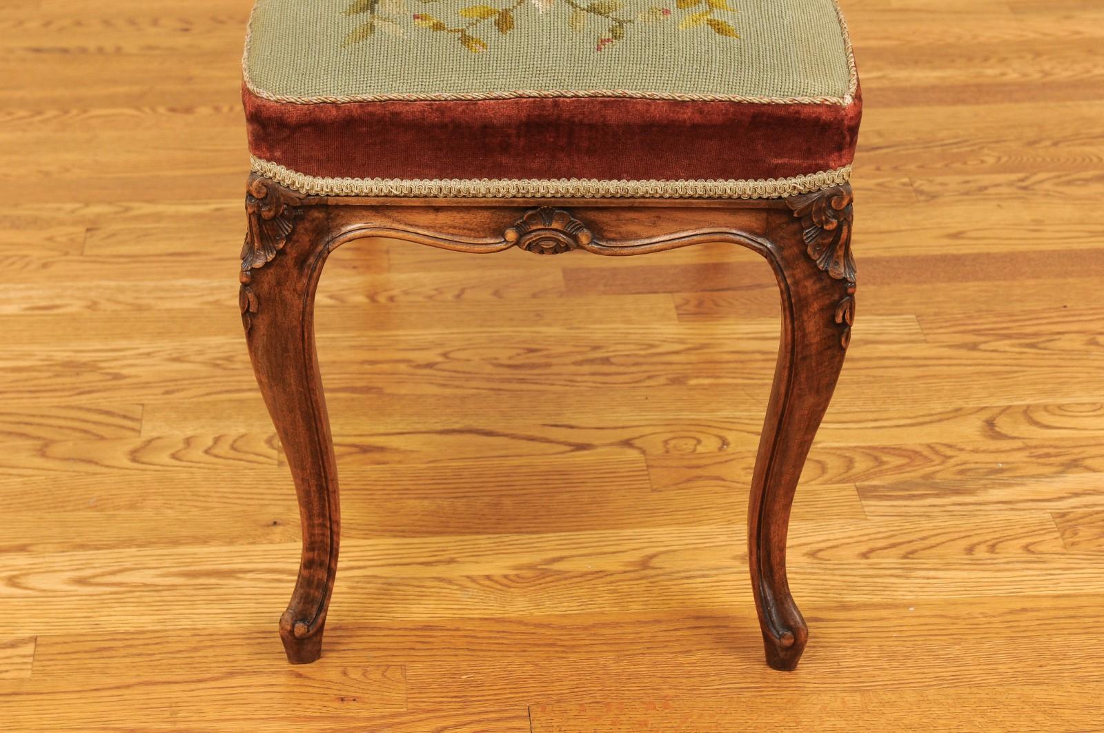 French Napoléon III 1860s Walnut Banquette with Original Needlepoint Tapestry 7