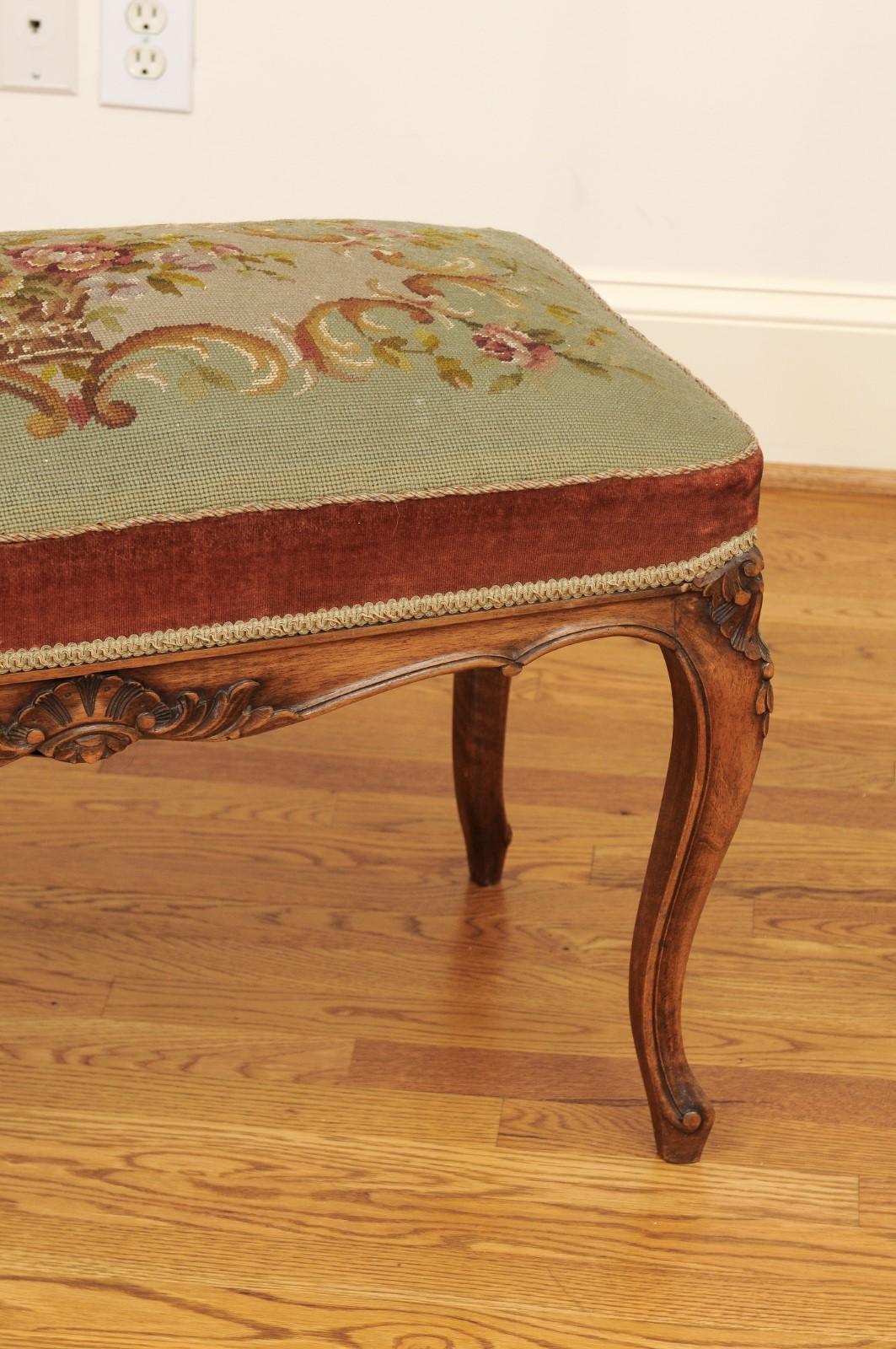 19th Century French Napoléon III 1860s Walnut Banquette with Original Needlepoint Tapestry