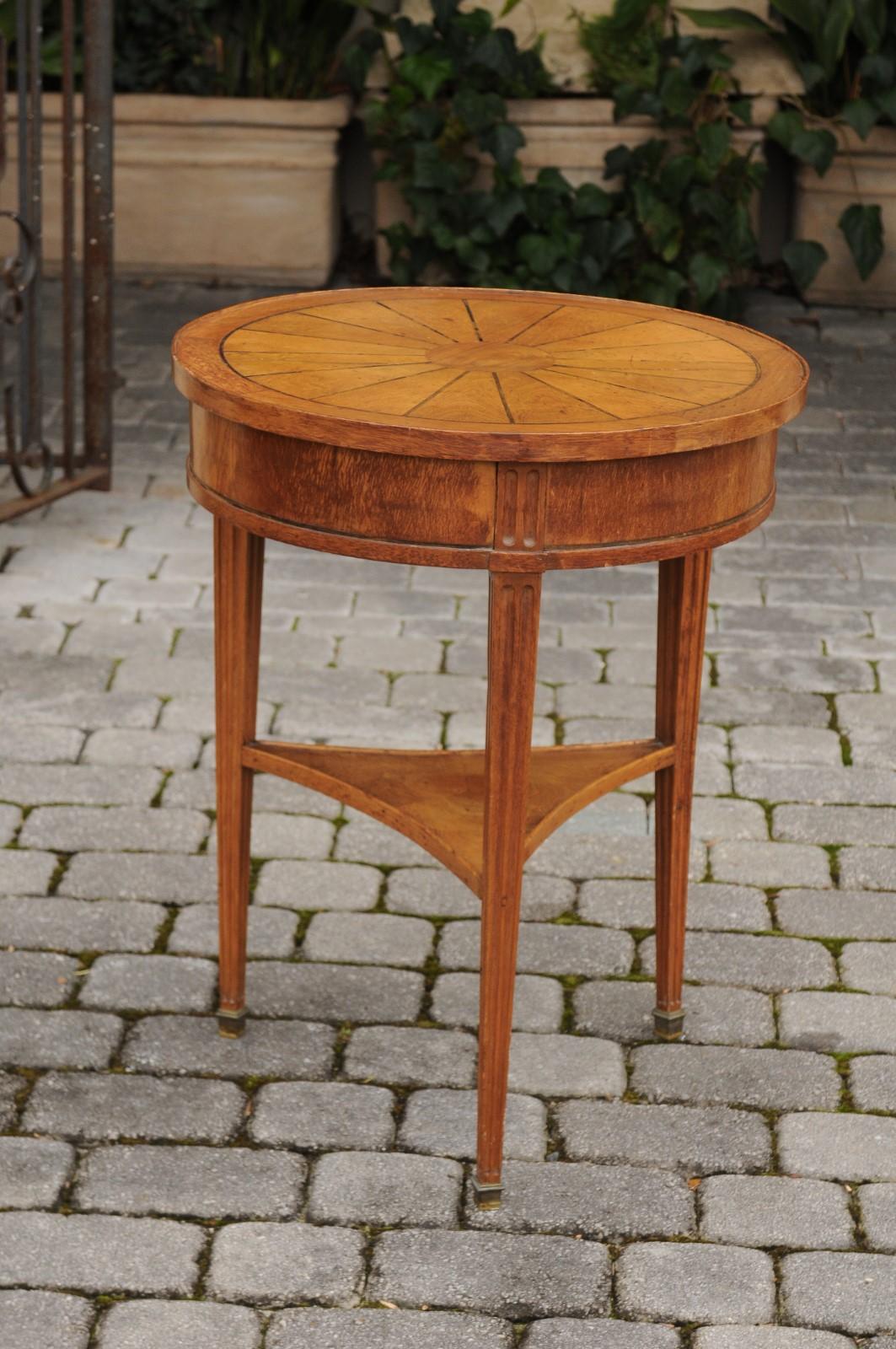 French Napoleon III 1860s Walnut Guéridon Side Table with Radiating Veneer For Sale 7