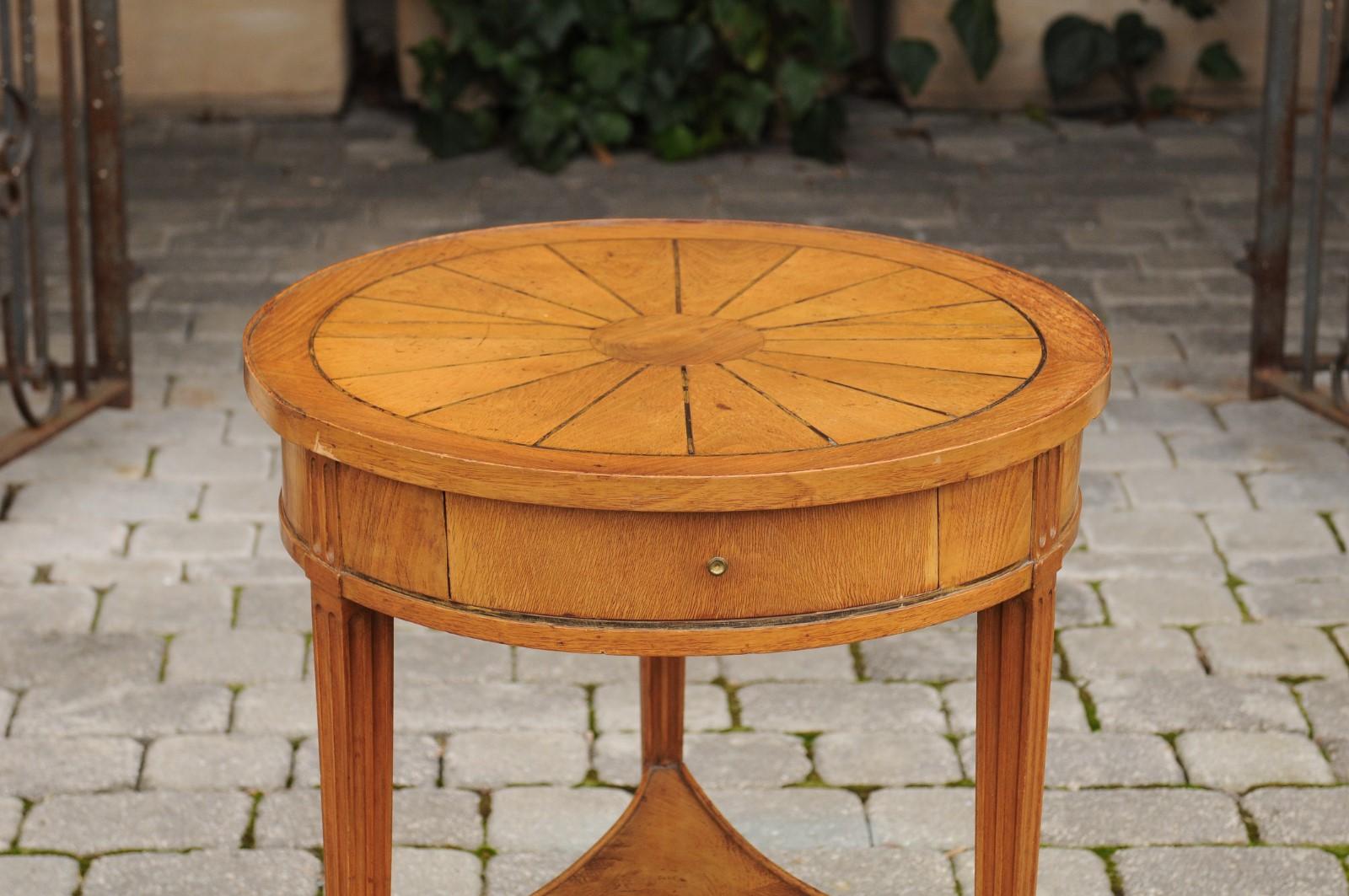 19th Century French Napoleon III 1860s Walnut Guéridon Side Table with Radiating Veneer For Sale