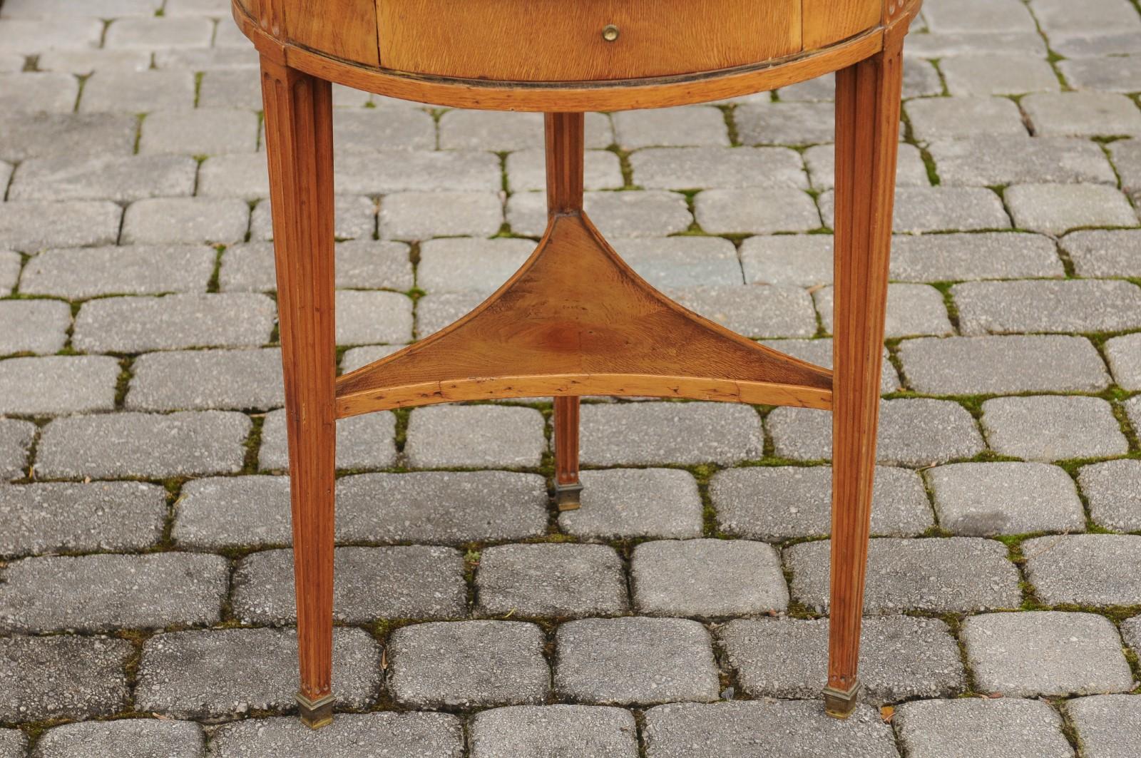 French Napoleon III 1860s Walnut Guéridon Side Table with Radiating Veneer For Sale 1