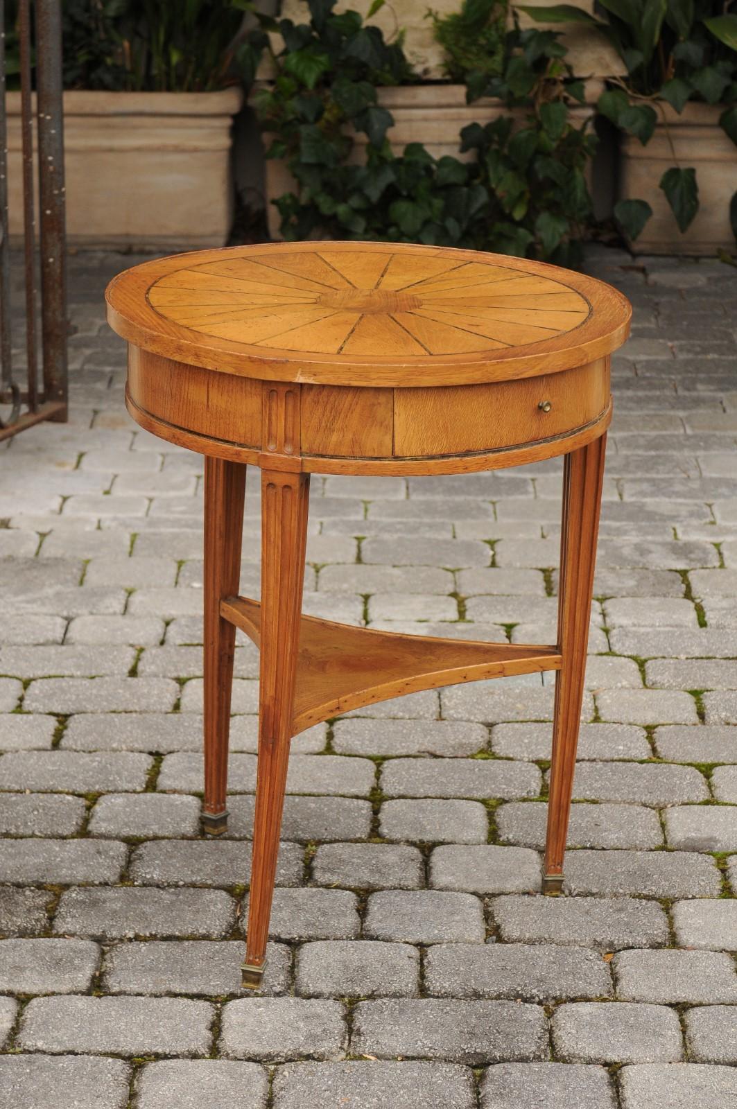 French Napoleon III 1860s Walnut Guéridon Side Table with Radiating Veneer For Sale 3