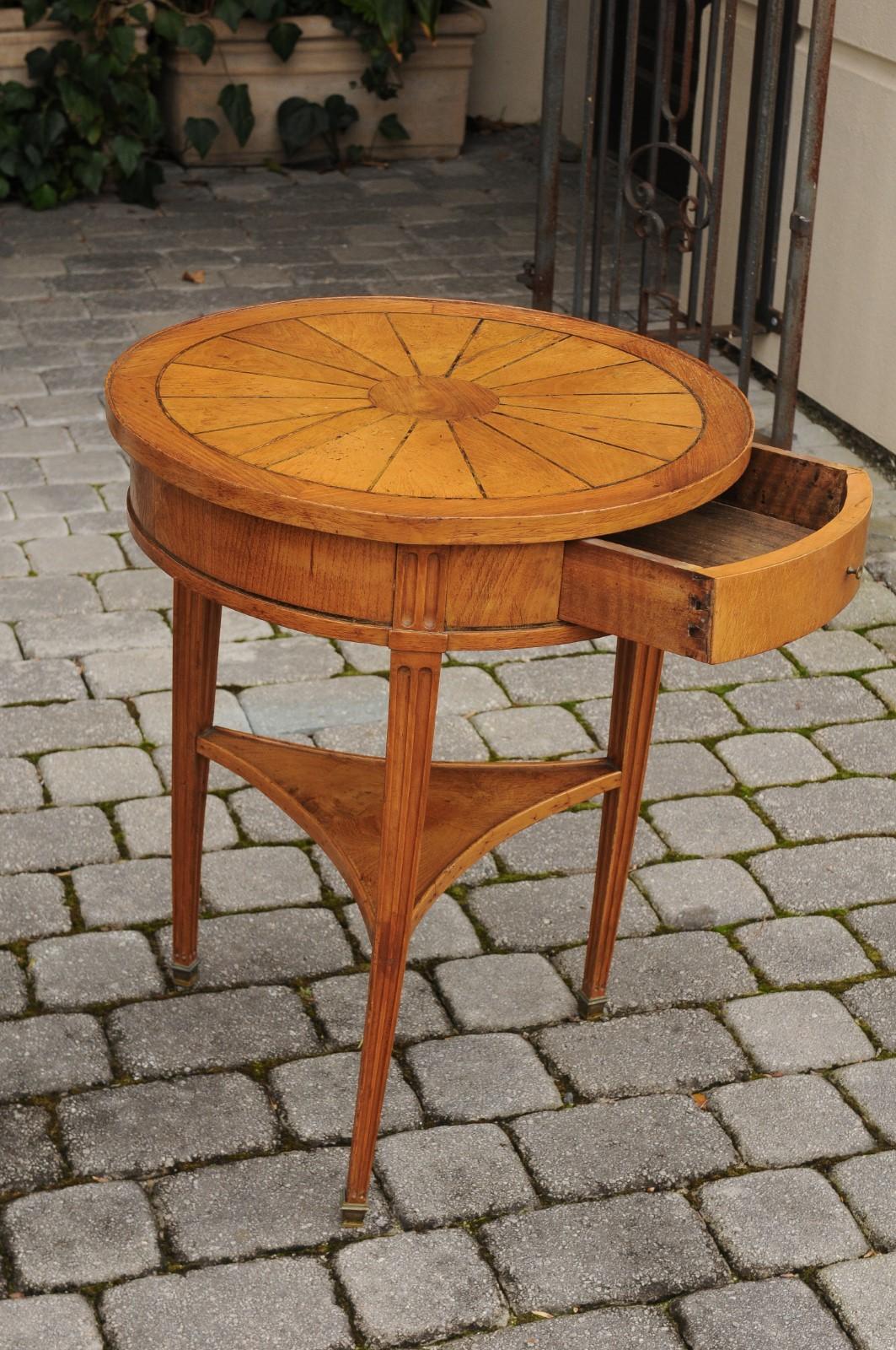 French Napoleon III 1860s Walnut Guéridon Side Table with Radiating Veneer For Sale 4