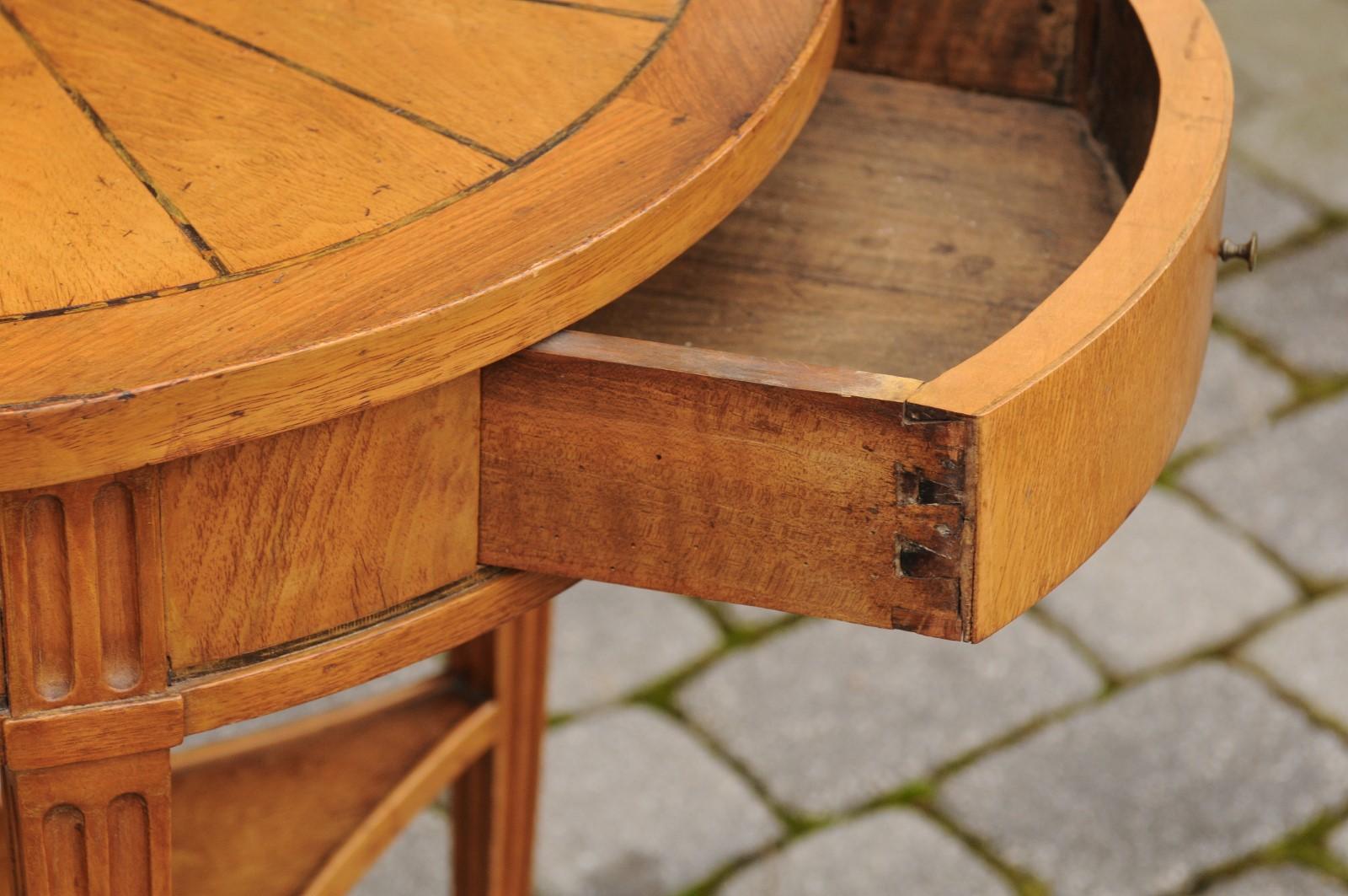 French Napoleon III 1860s Walnut Guéridon Side Table with Radiating Veneer For Sale 5