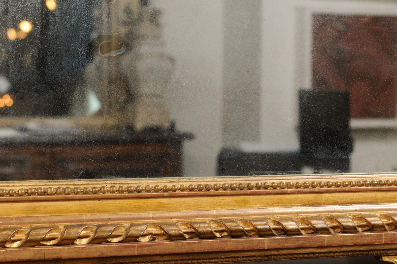 Miroir français Napoléon III 1870s en bois doré sculpté avec trophée de chasse en vente 5