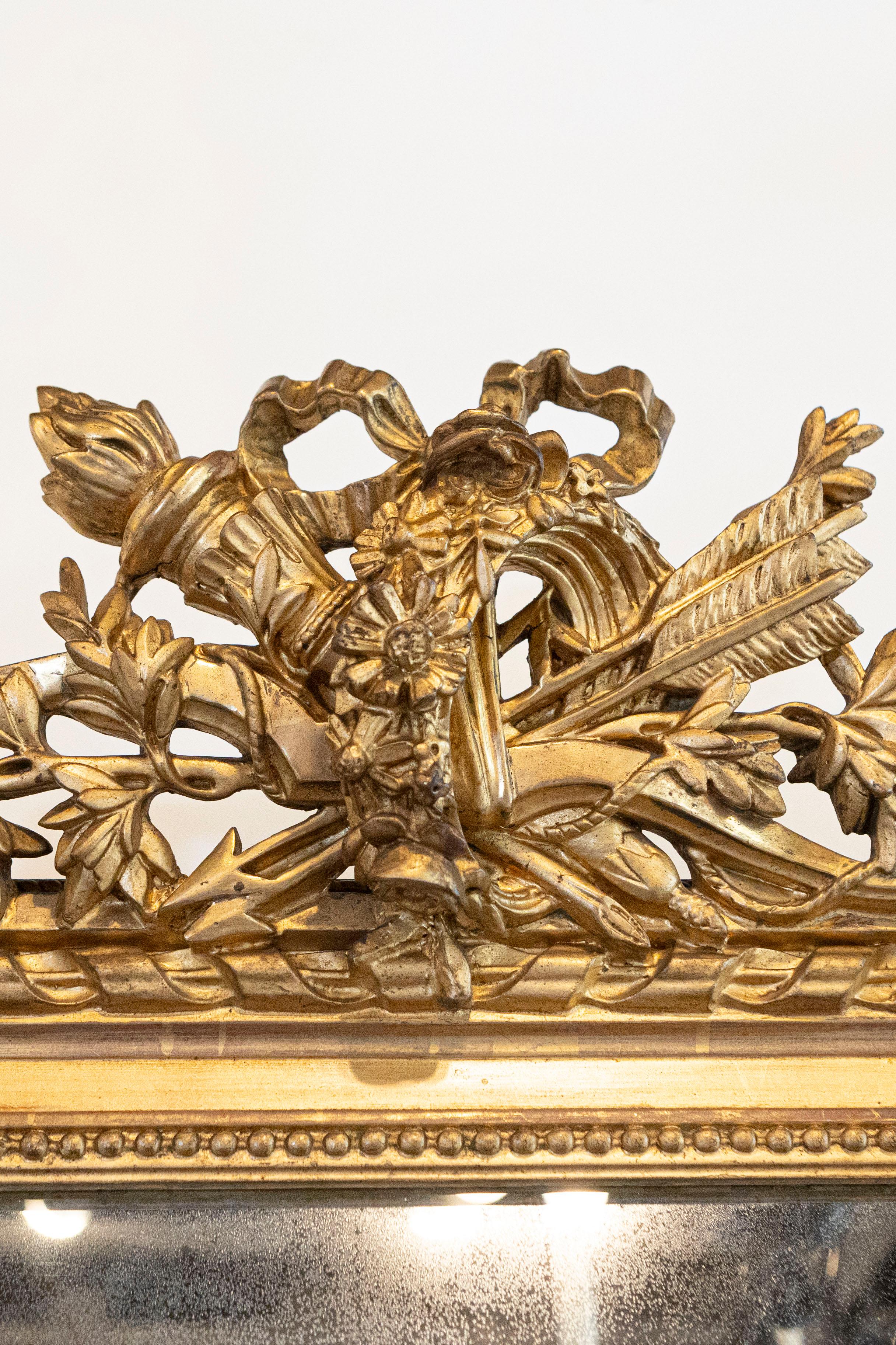 Francese Specchio in legno dorato intagliato di Napoléon III del 1870 con stemma del trofeo di caccia in vendita
