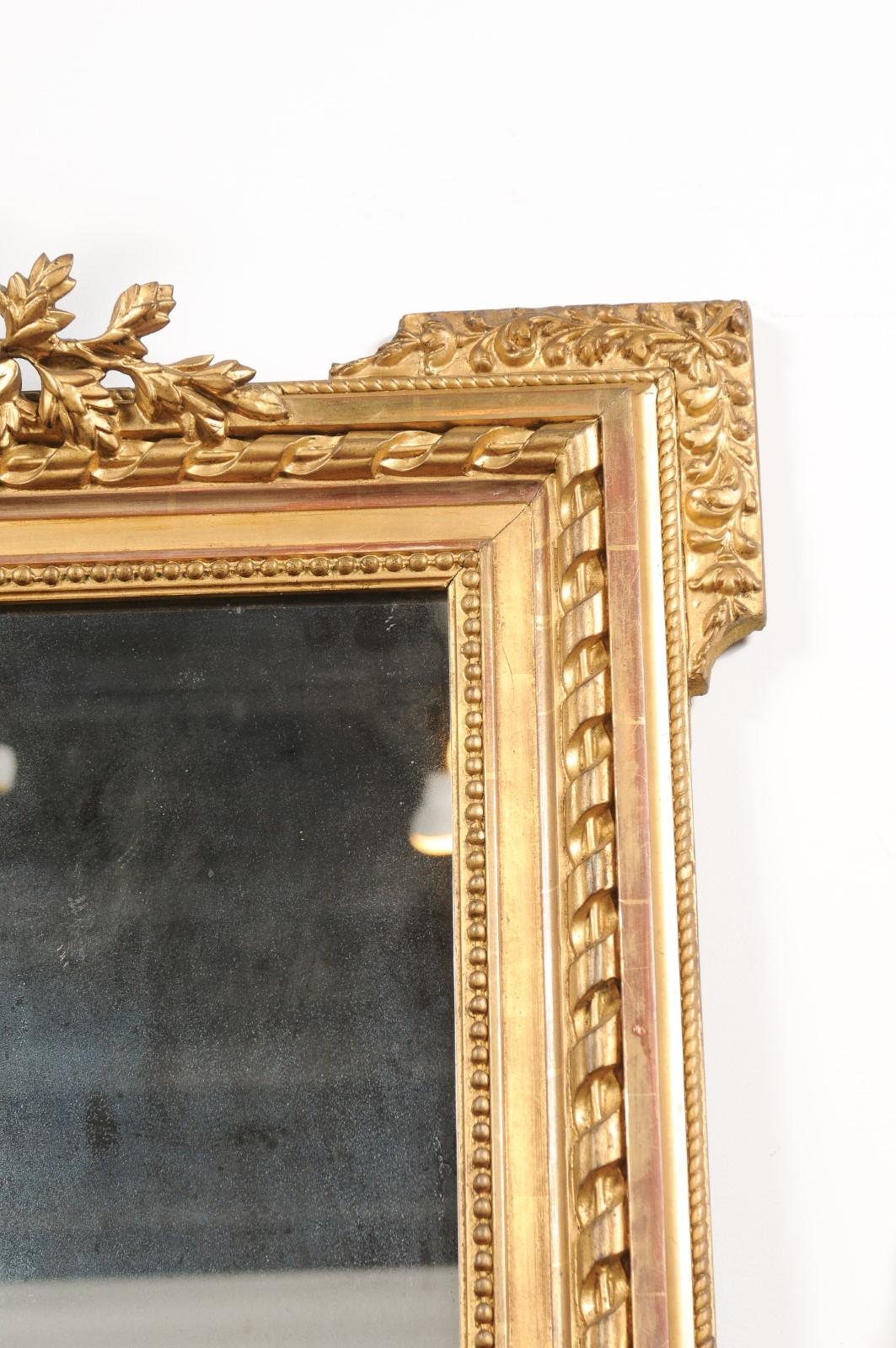 Miroir français Napoléon III 1870s en bois doré sculpté avec trophée de chasse en vente 1