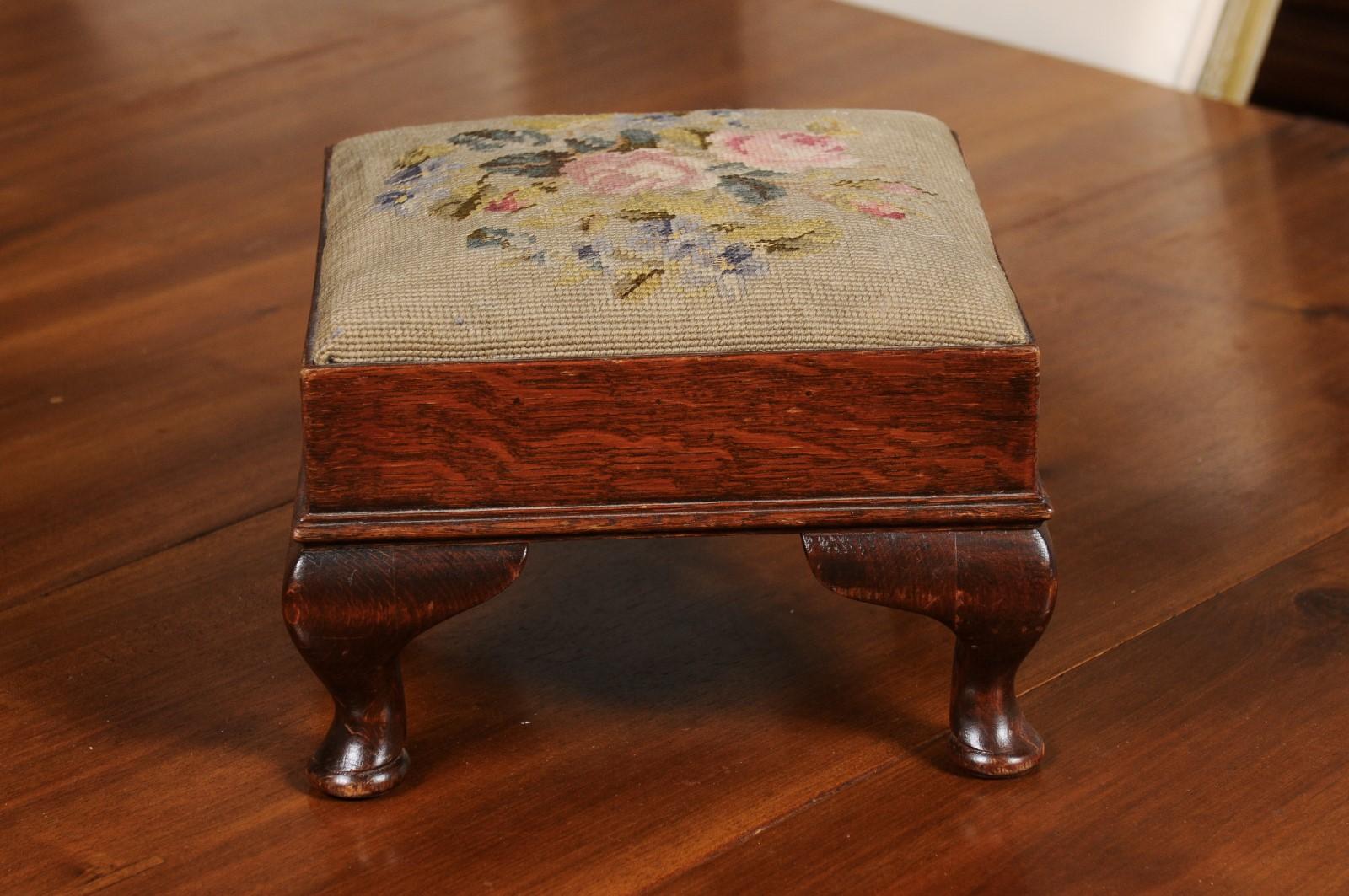 French Napoleon III 1870s Petite Footstool with Floral Needlepoint Upholstery 5